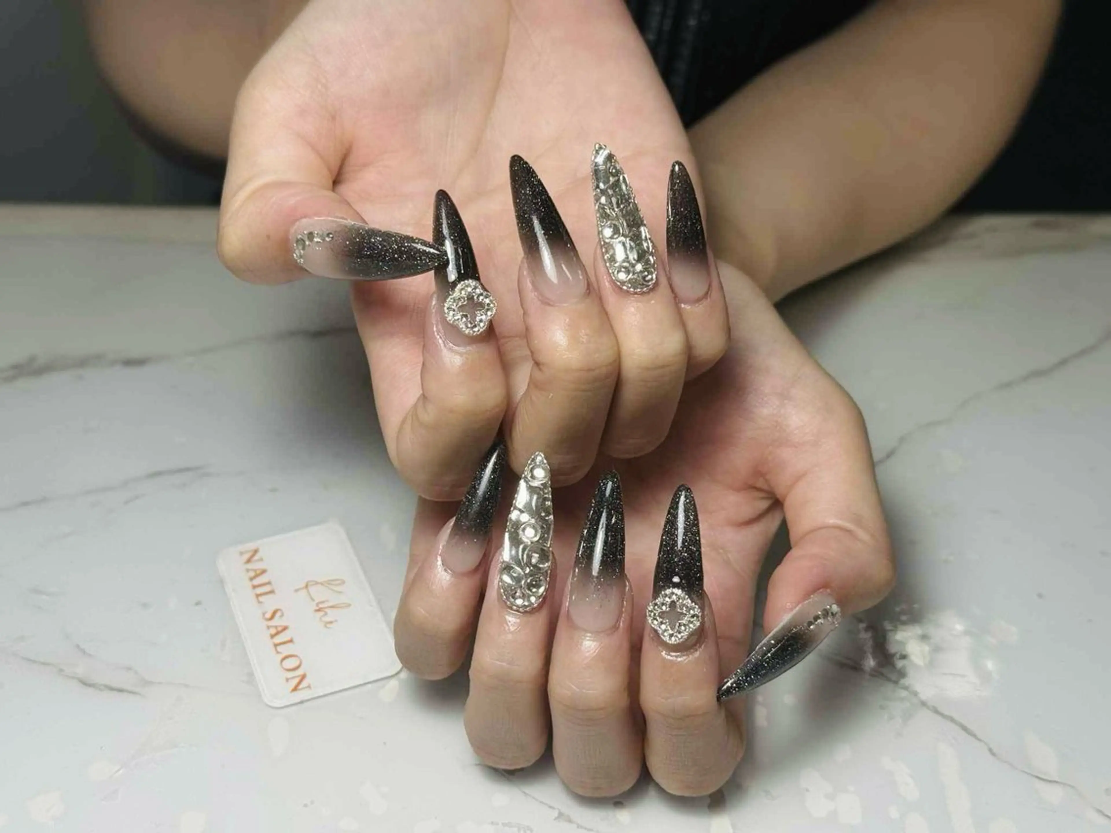 ネイル アートネイル フレンチネイル ジェルネイル グラデーション 韓国ネイル ハンドネイル 💕鈴木ユリ パラジェル/オフ無料のネイルデザイン