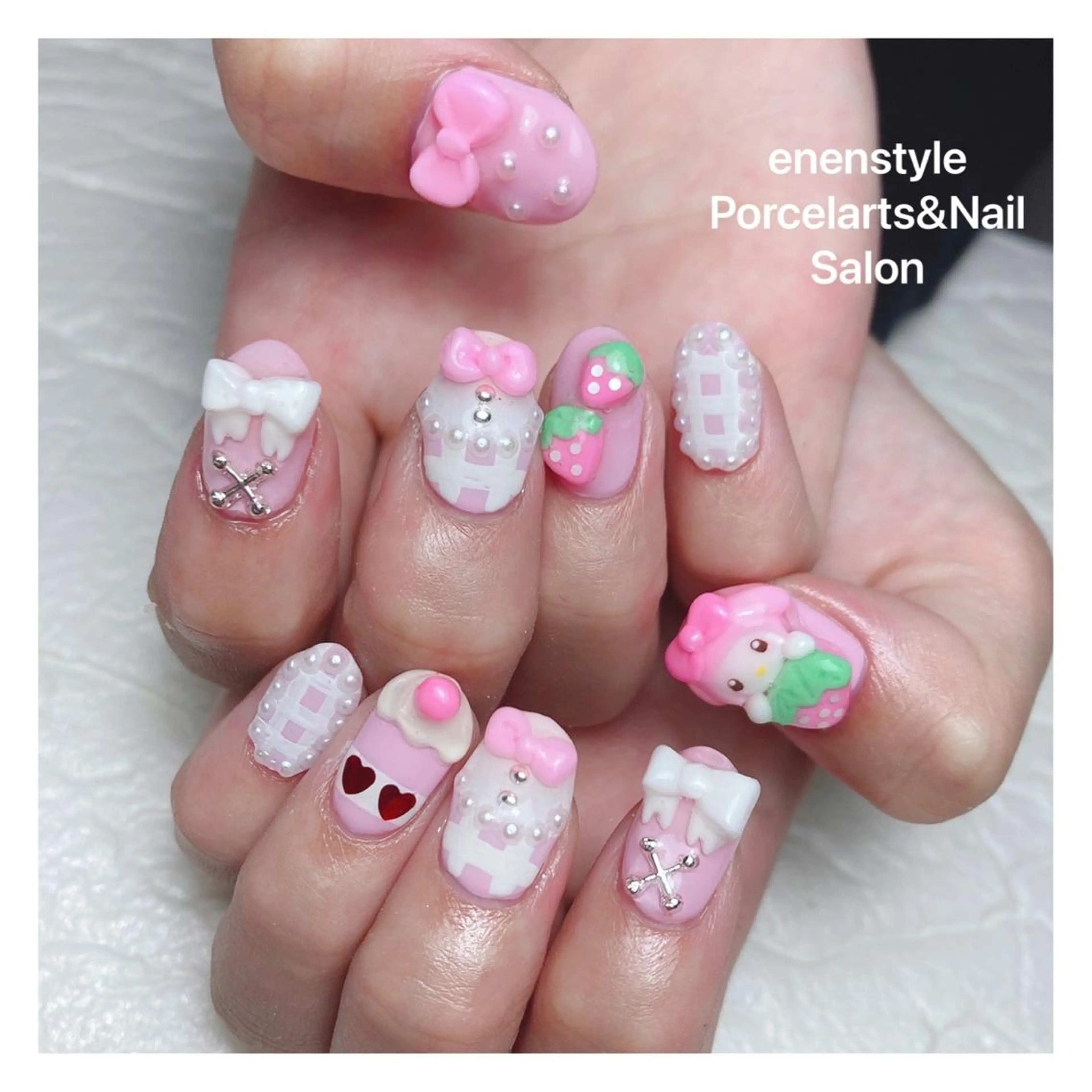 ミディアム ネイル 👑enen style👑のネイルデザイン