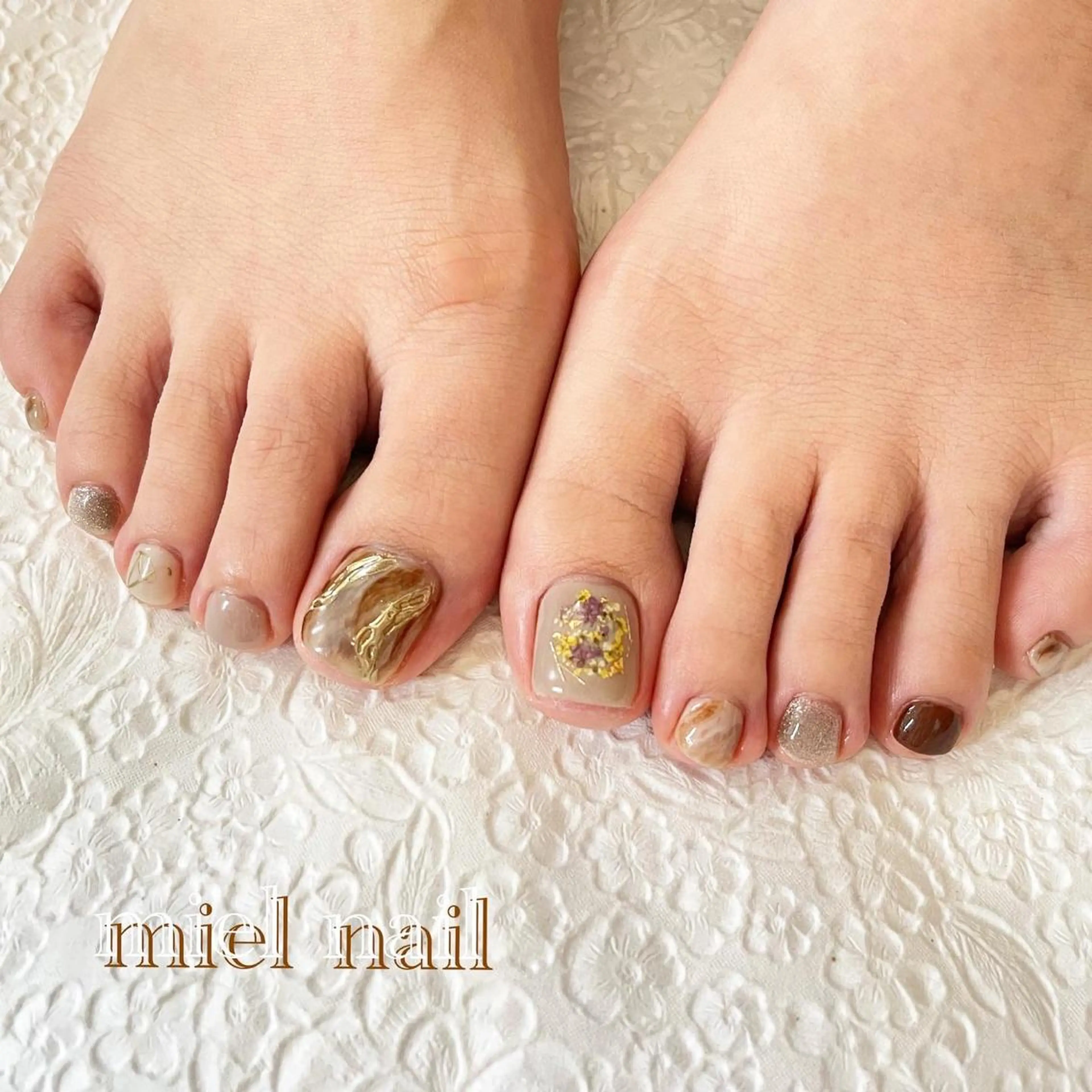 ネイル フットネイル マグネットネイル ミラーネイル 持ち込み ニュアンスネイル フットネイル miel nailのネイルデザイン