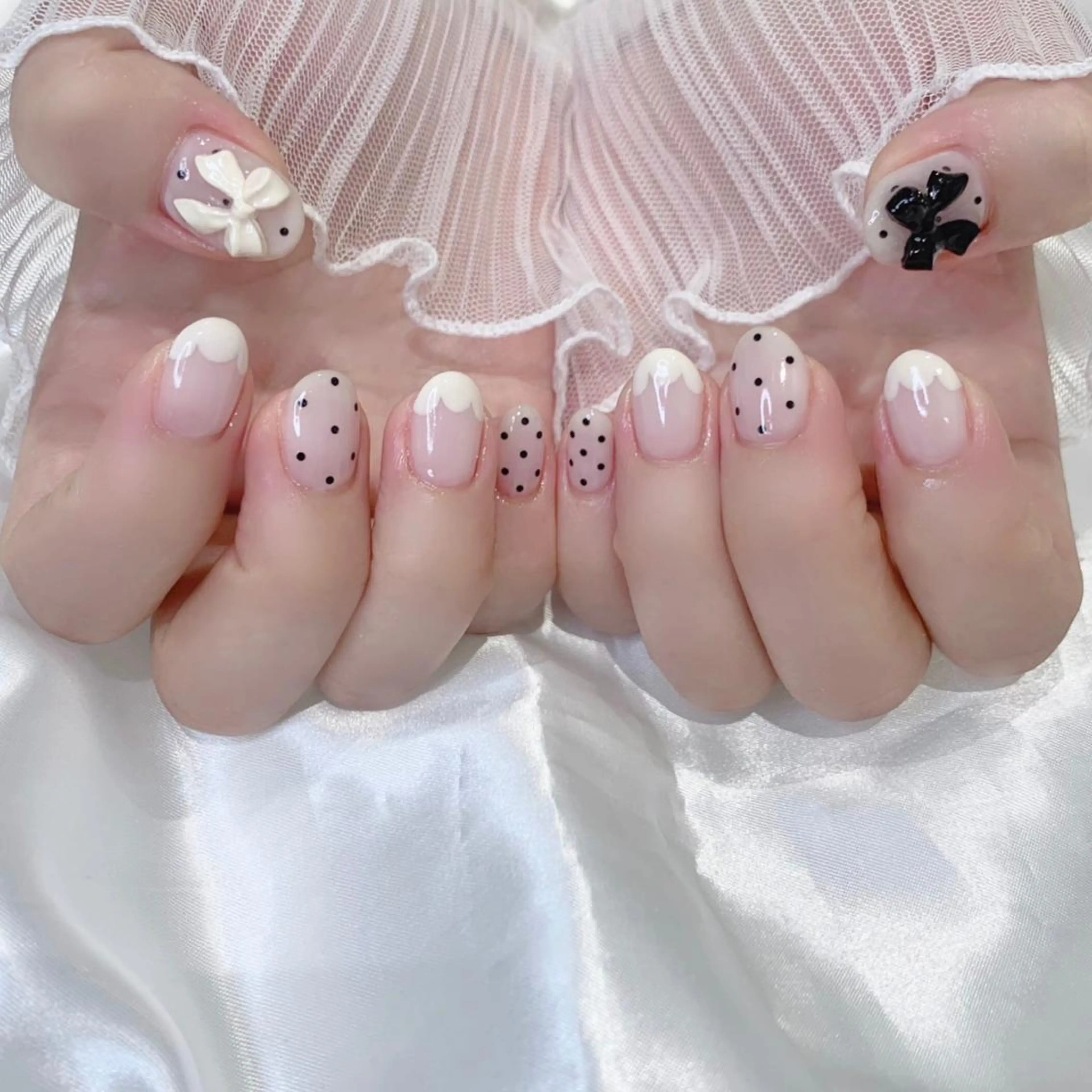 ネイル ドット フレンチネイル ハンドネイル Kanon 🤍のネイルデザイン