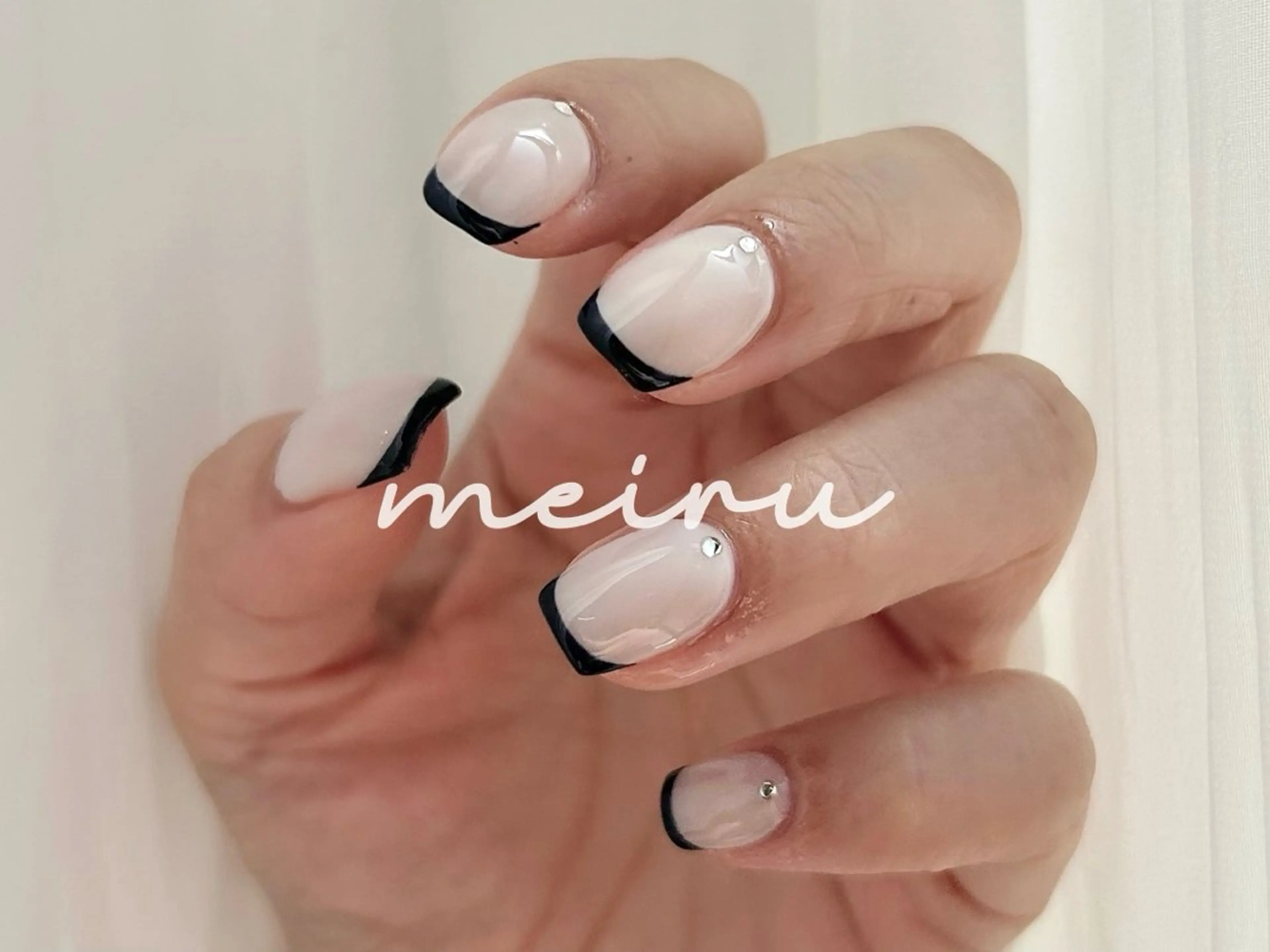 ネイル フレンチネイル ネイビー 🤍meiru 🤍ネイリストのネイルデザイン