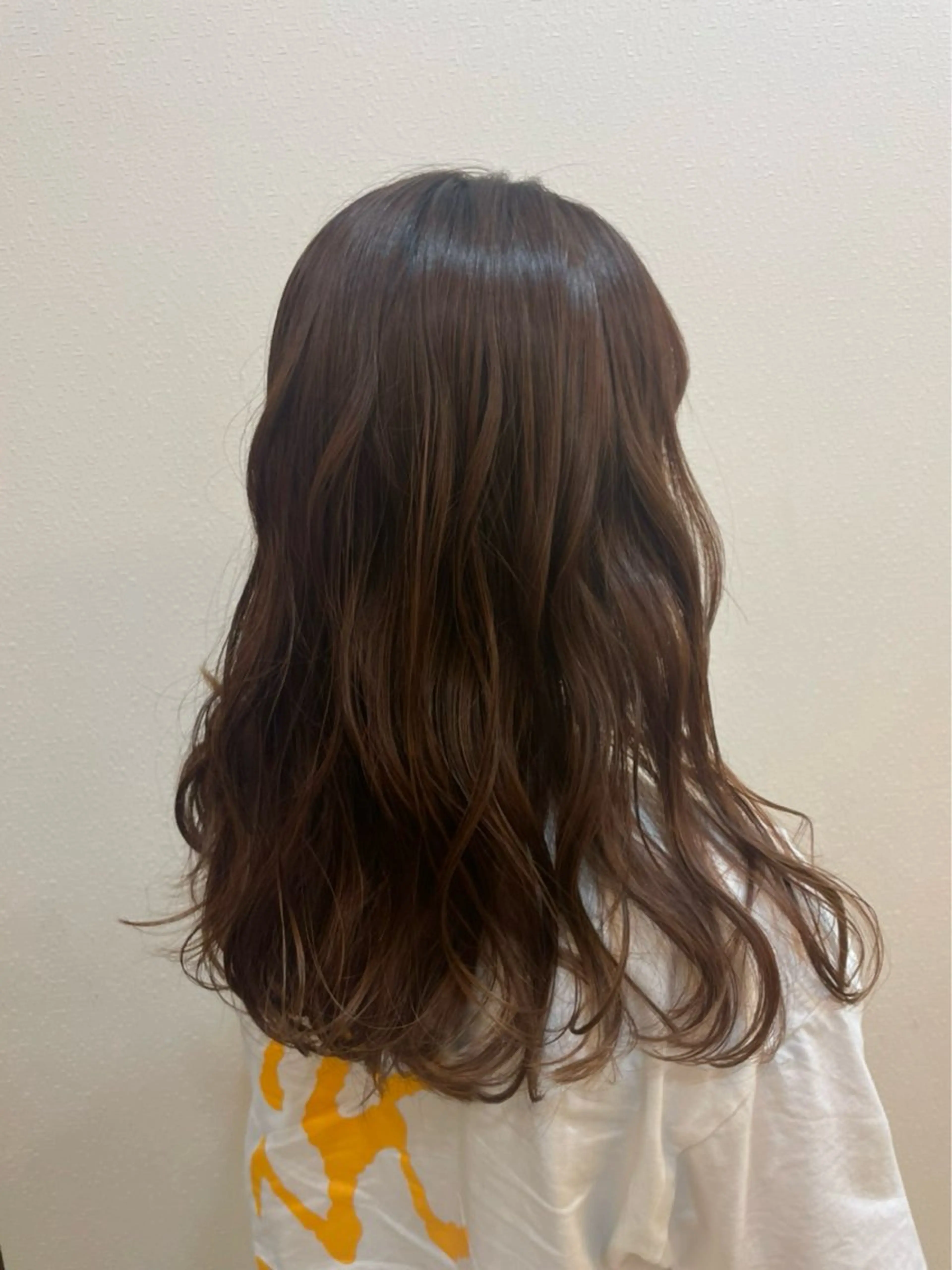 ロング カラー 東村 桃花のヘアスタイル