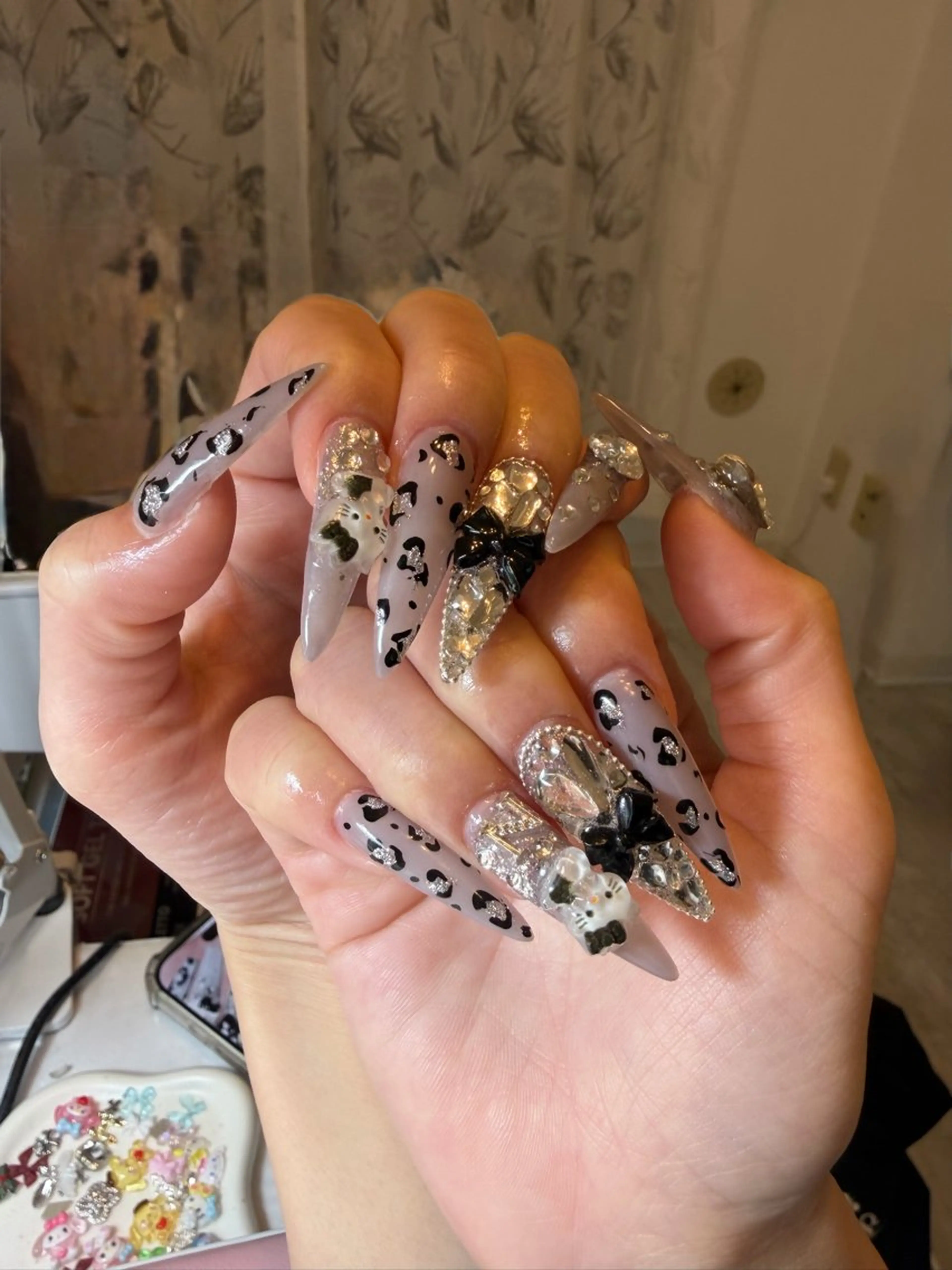 ネイル チークネイル フレンチネイル グラデーション キラキラネイル 韓国ネイル ハンドネイル HIKARI HANA NAIL所属・HIKARIHANA NAILのネイルデザイン