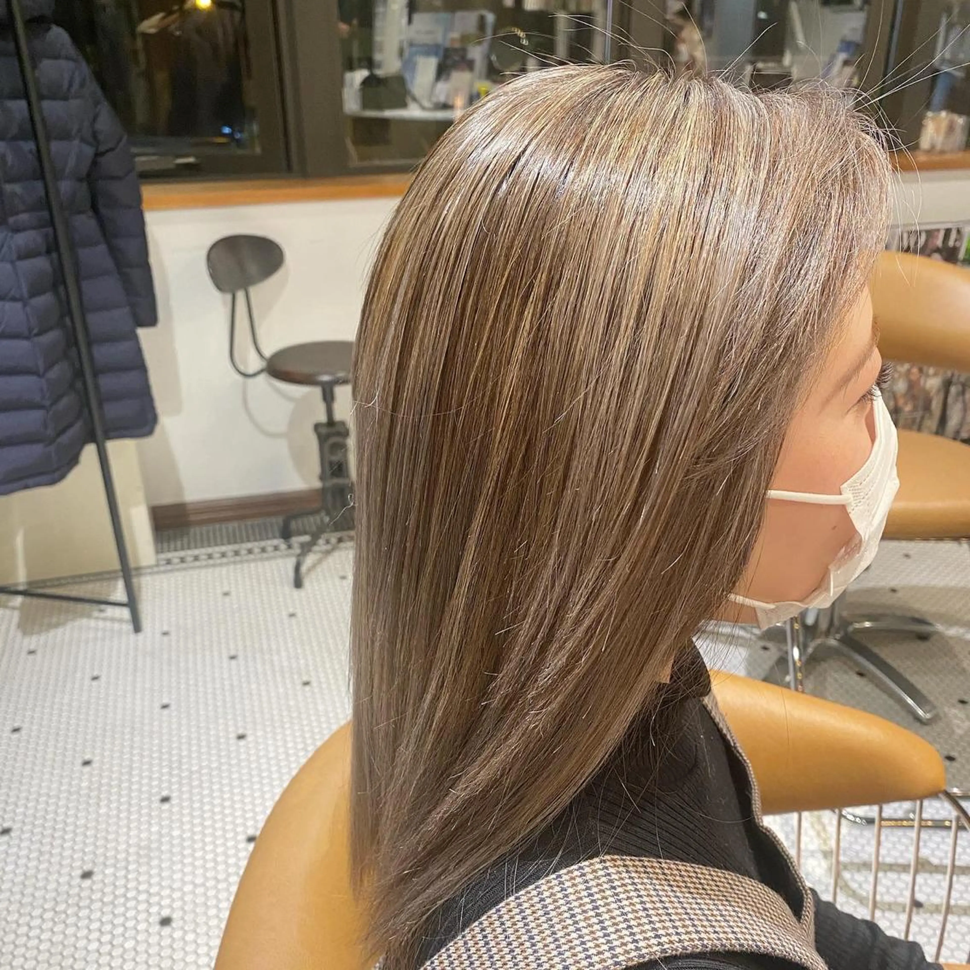 セミロング カラー 海外風カーテンバング Mao広尾美容室のヘアスタイル