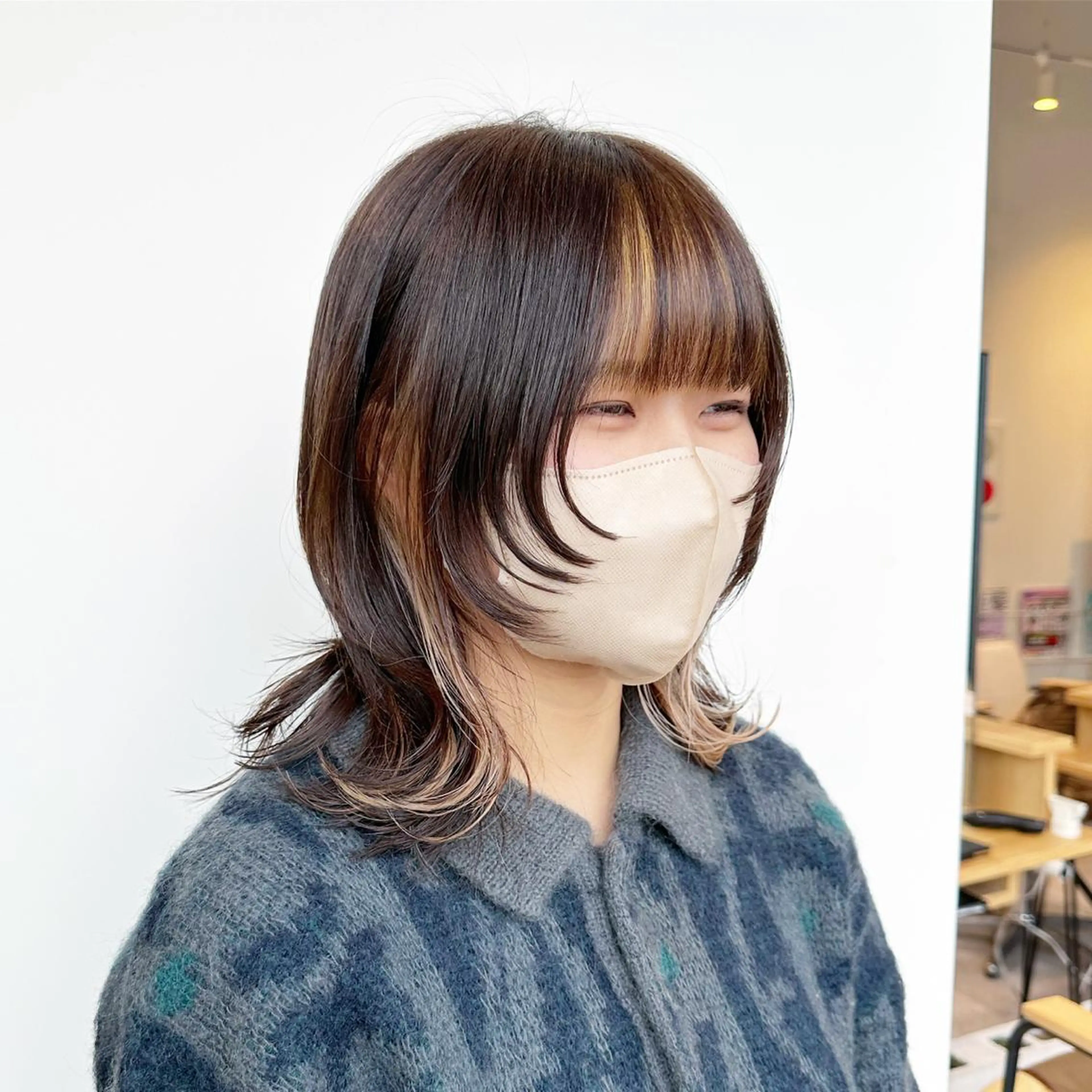 ミディアム カラー ハイトーンカラー ボブ くびれヘア 顔まわりレイヤー 顔周りカット カット ヘアカラー 大阪ウルフカット ハッシュカットのヘアスタイル