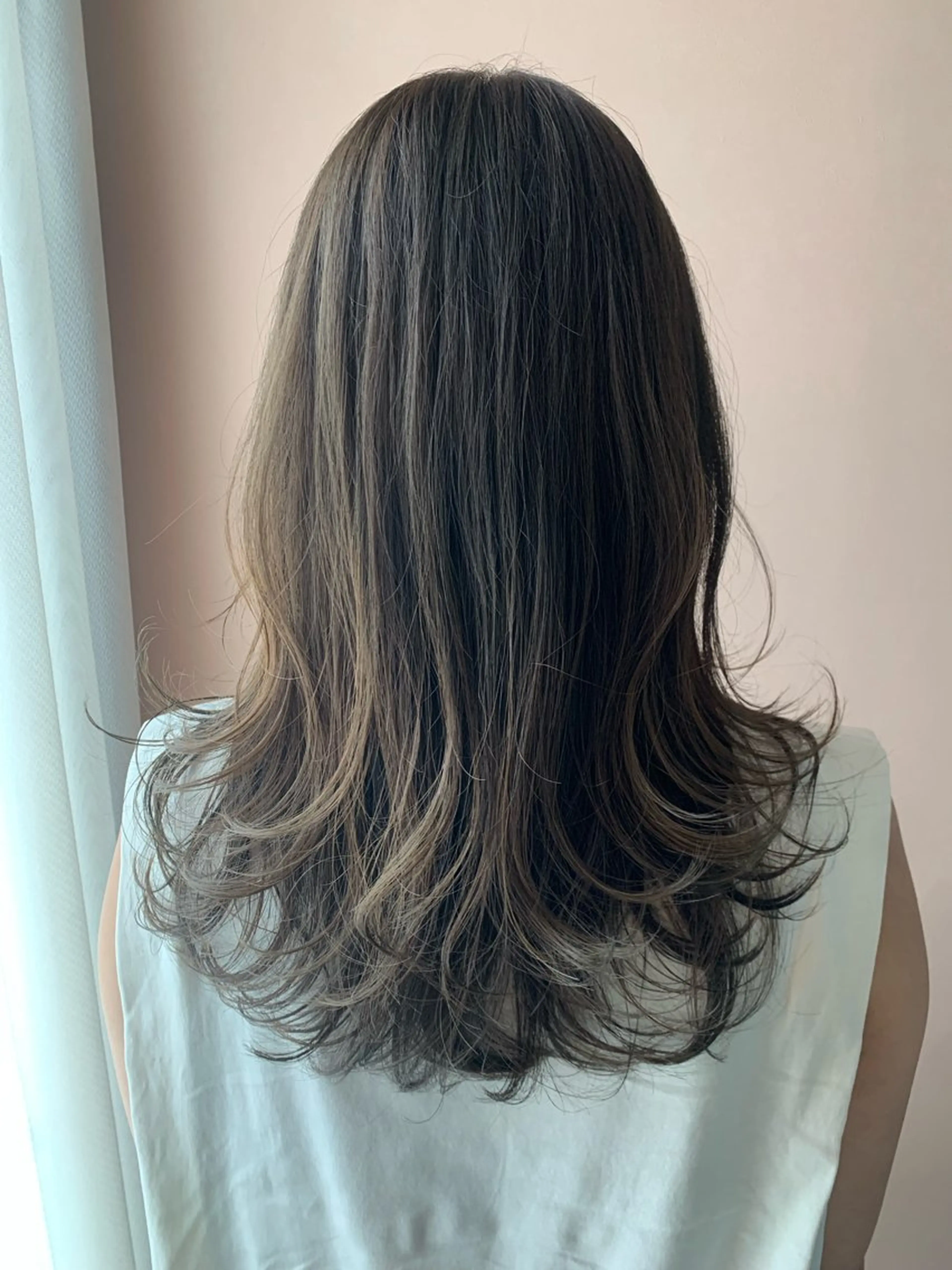 ロング カラー 透明感カラー グレージュ レイヤーカット hub hair レイヤー/透明感のヘアスタイル