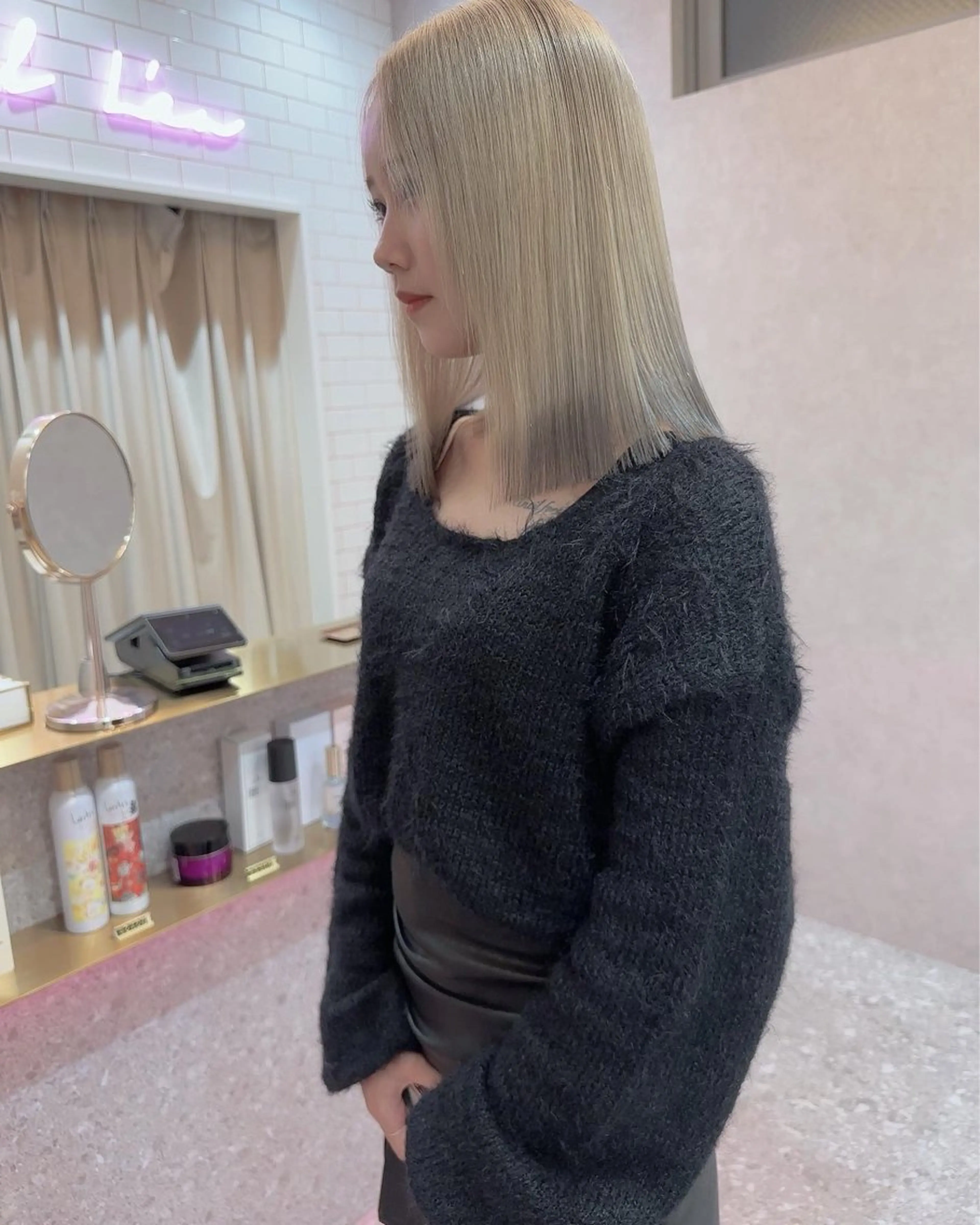 セミロング 縮毛矯正 VEGA天神 ブリーチのヘアスタイル