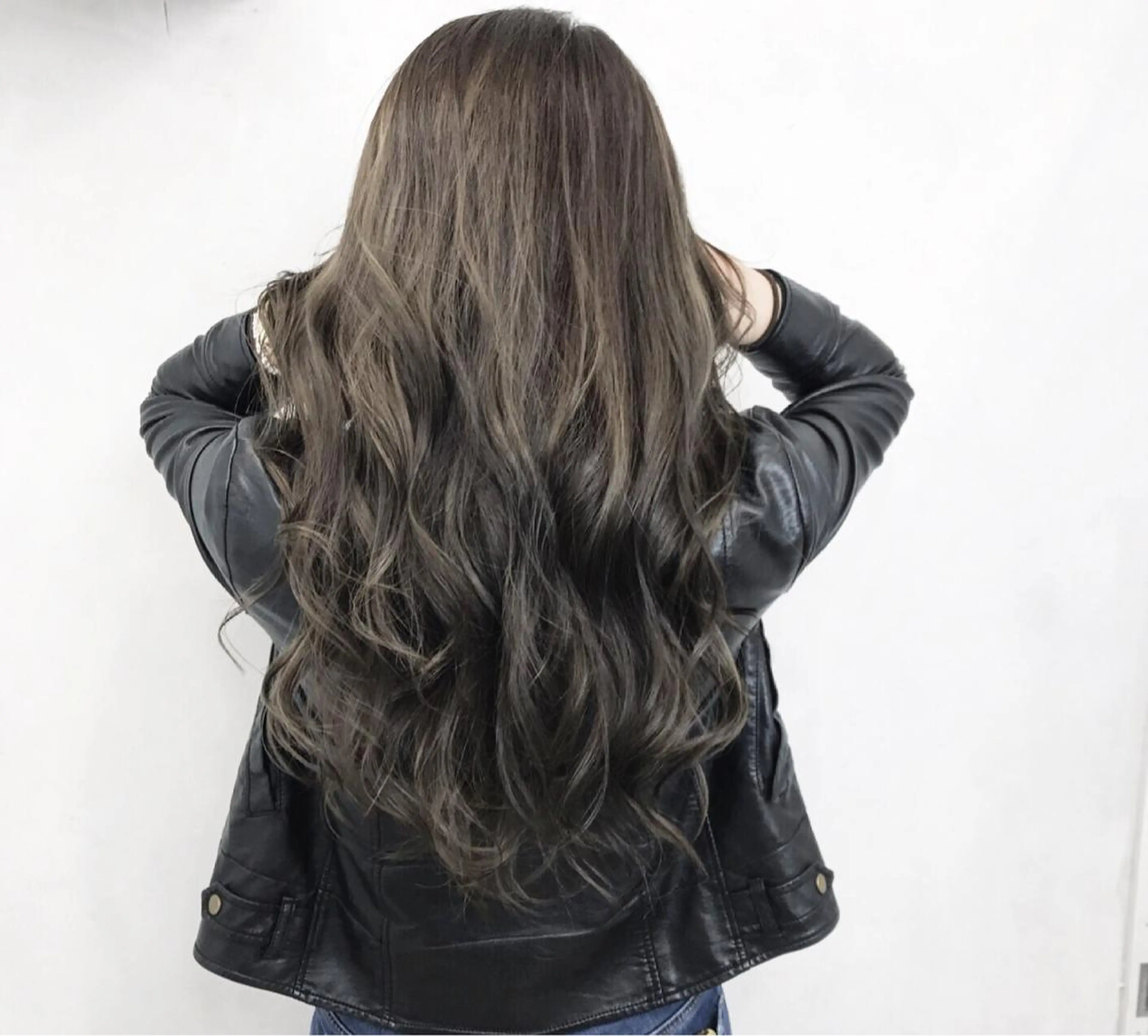 ロング カラー グレージュ ハイライトカラー ハイライト ヘアカラー TATSUYA アートディレクターのヘアスタイル