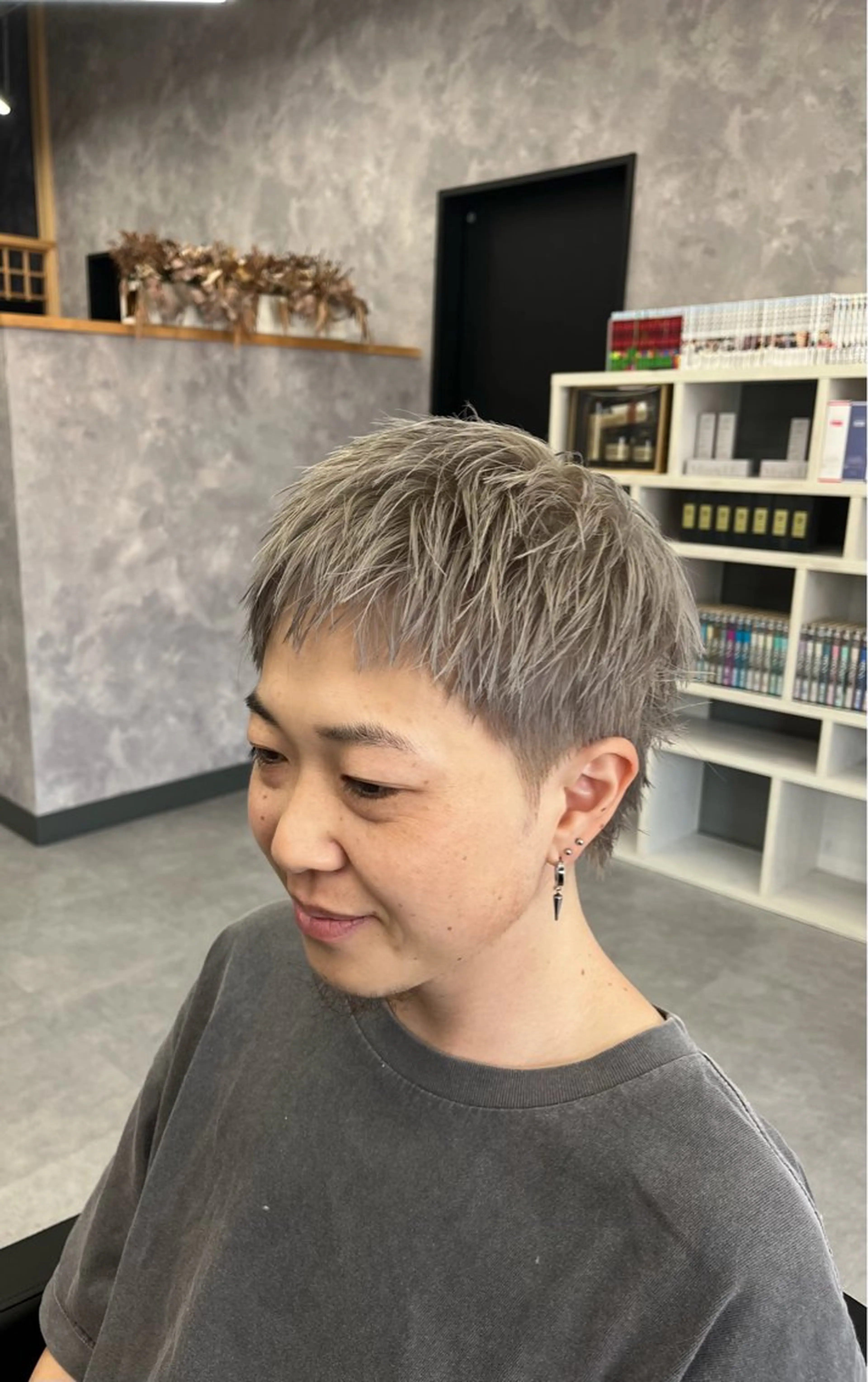 ショート カラー メンズ メンズブリーチ ベージュカラー ブリーチ ホワイトベージュ MEN'S SALON 段所属・グ リのヘアスタイル