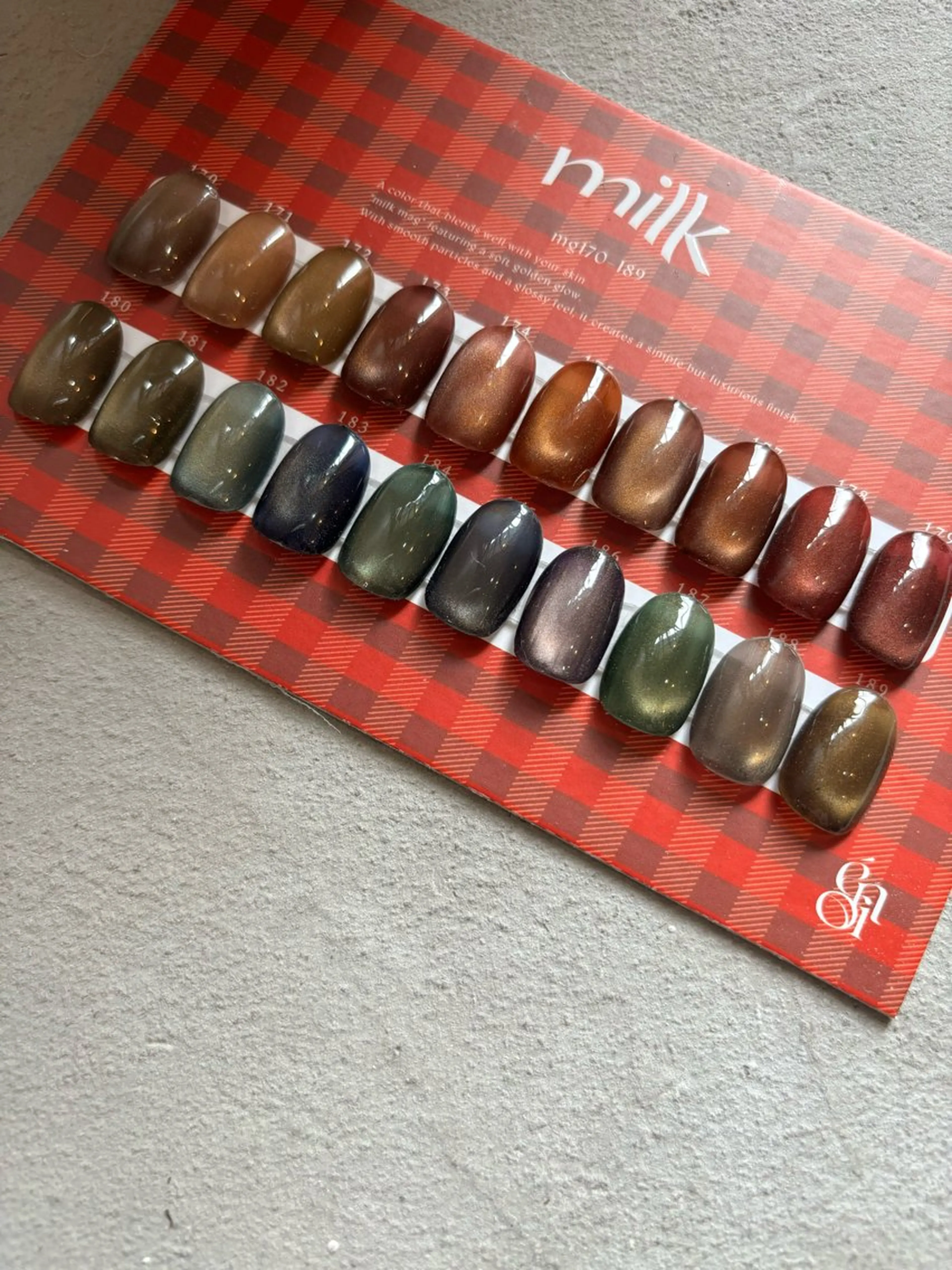 ネイル マグネットネイル Vistar nail所属・黒崎店 MOMOKAのネイルデザイン