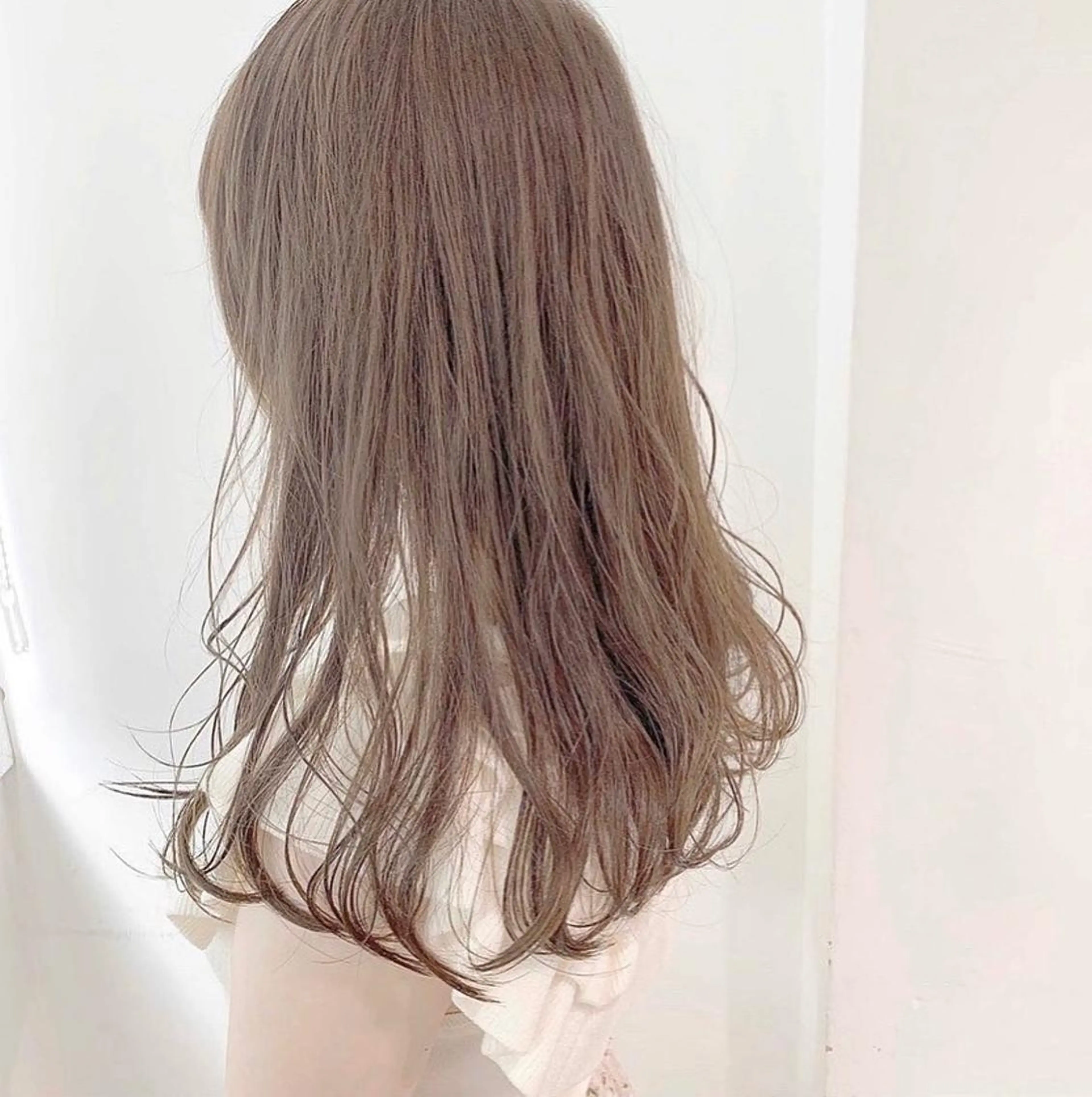 セミロング カラー ブリーチ ブリーチなしカラー くすみミルクティー／ ブラウン🪡TOWAのヘアスタイル