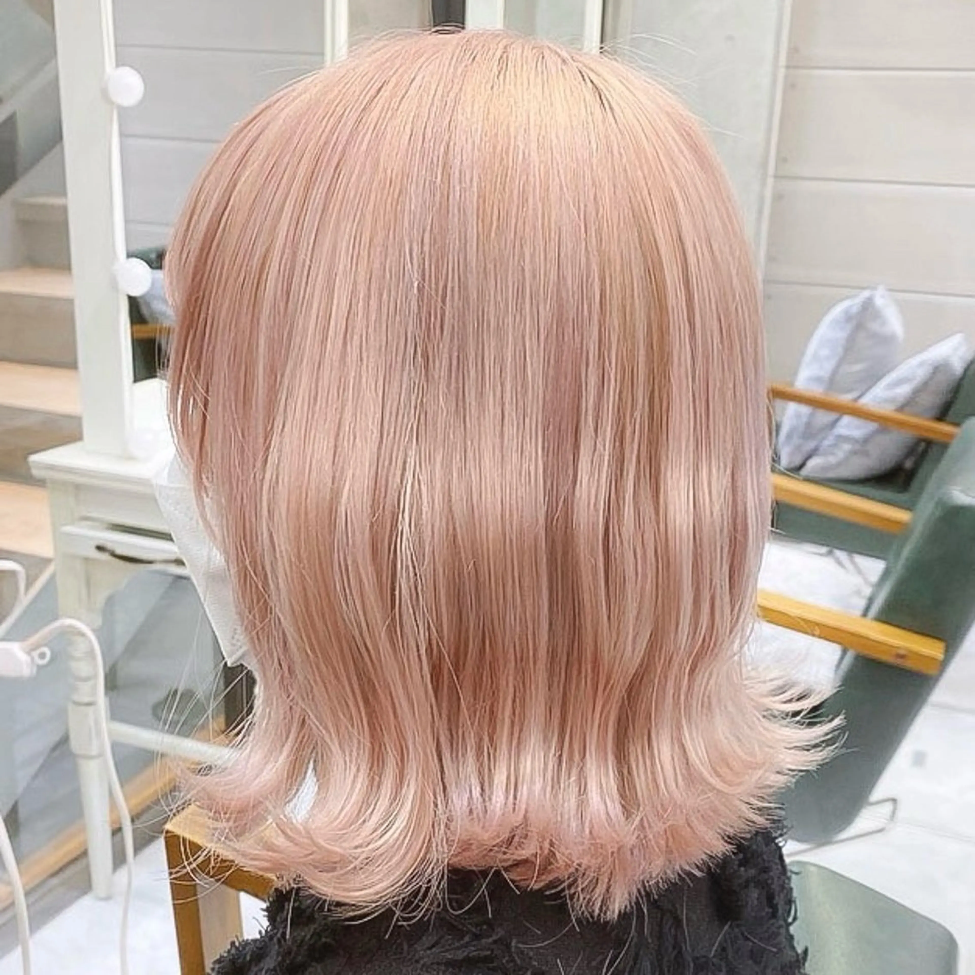 ミディアム カラー ベージュカラー ブリーチ デザインカラー ハイトーンカラー ホワイトベージュ ヘアカラー トリートメント ヘアセット DAYS Men’sのヘアスタイル