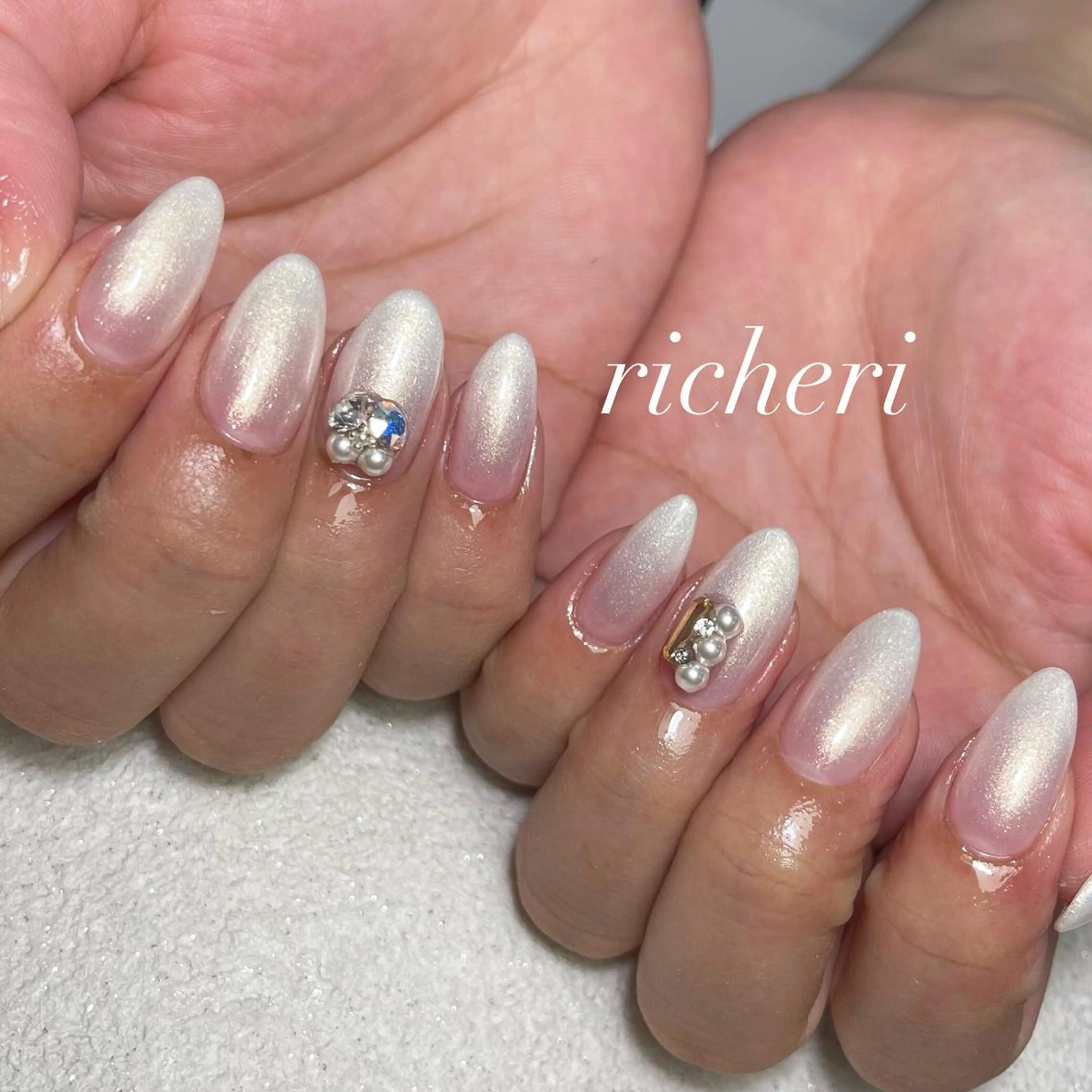 ミディアム ネイル 韓国風ヘア アートネイル フレンチネイル ジェルネイル 韓国ネイル richeri beautyのエステ・リラクイメージ