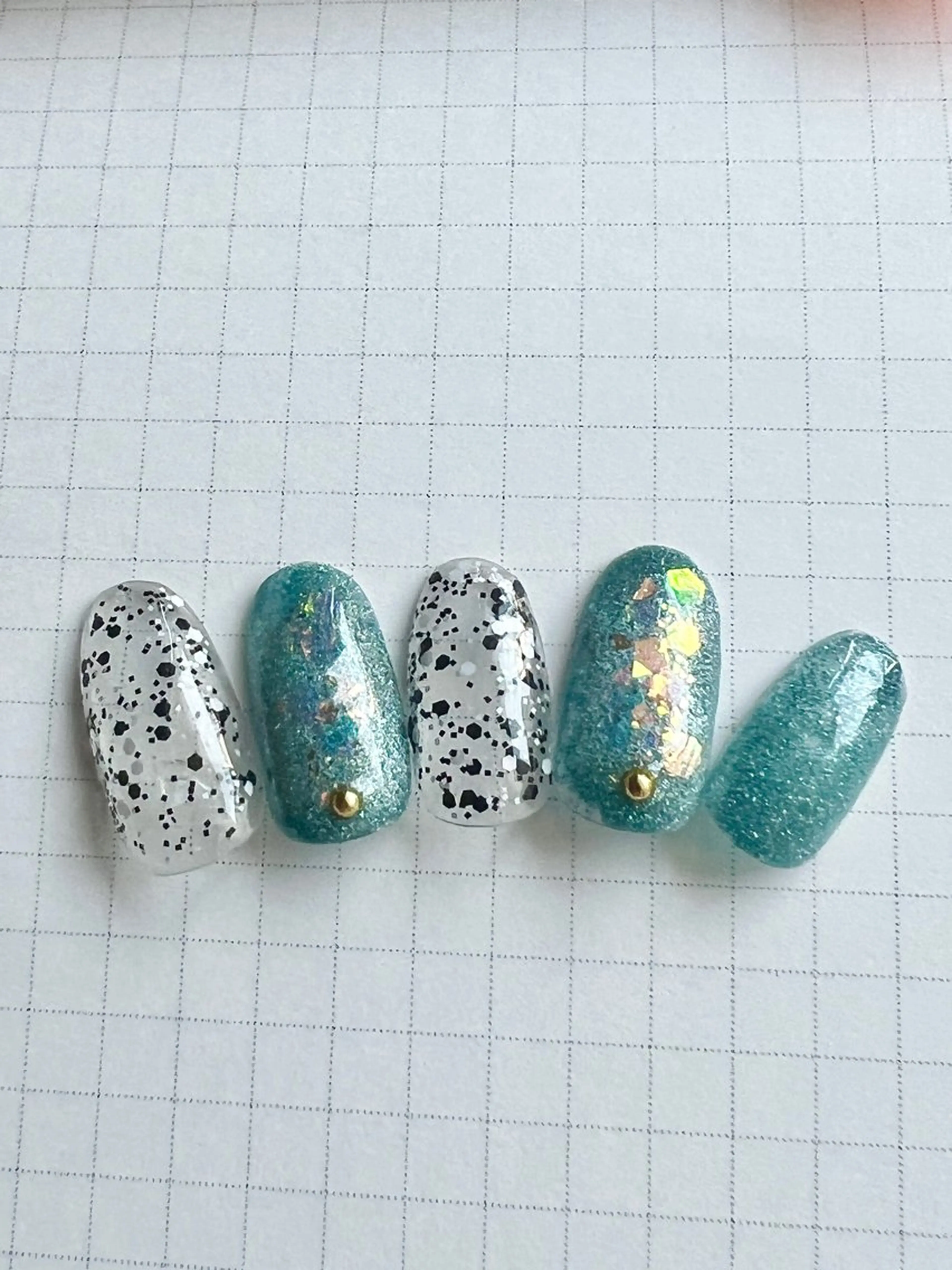 ネイル キャンアイドレッシー六本木店所属・MIKA／耳ツボ ／マグネットネイルのネイルデザイン