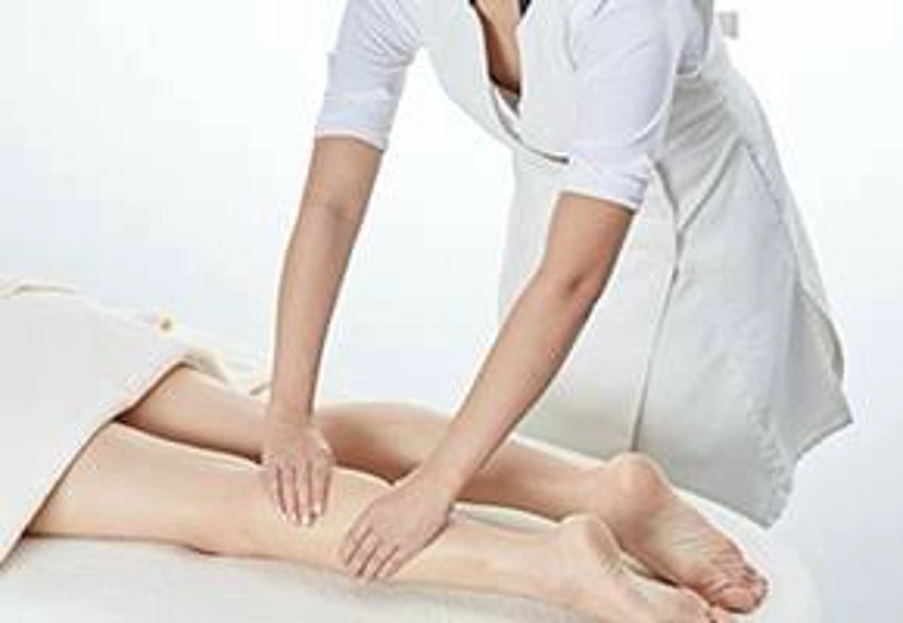 フットエステ🦶🏻🌟足のむくみをスッキリ解消❗️足の裏からほぐして全身の巡りを高めます❣️🌈の写真