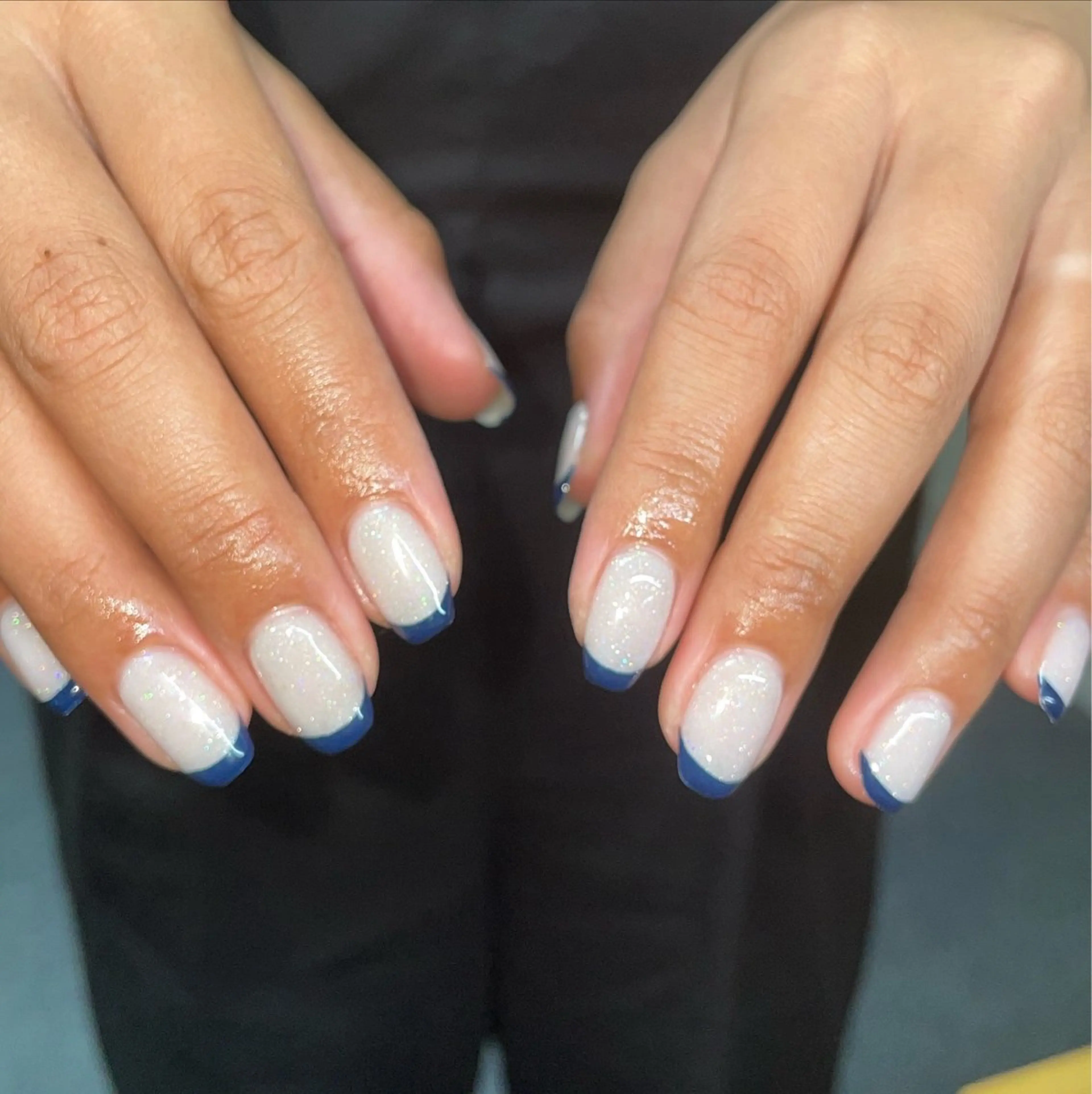 ネイル フレンチネイル キラキラネイル ネイビー オフィスネイル シンプルネイル ハンドネイル ハンドケア 🎀NAIL🎀 AI🪄︎︎◝✩のネイルデザイン