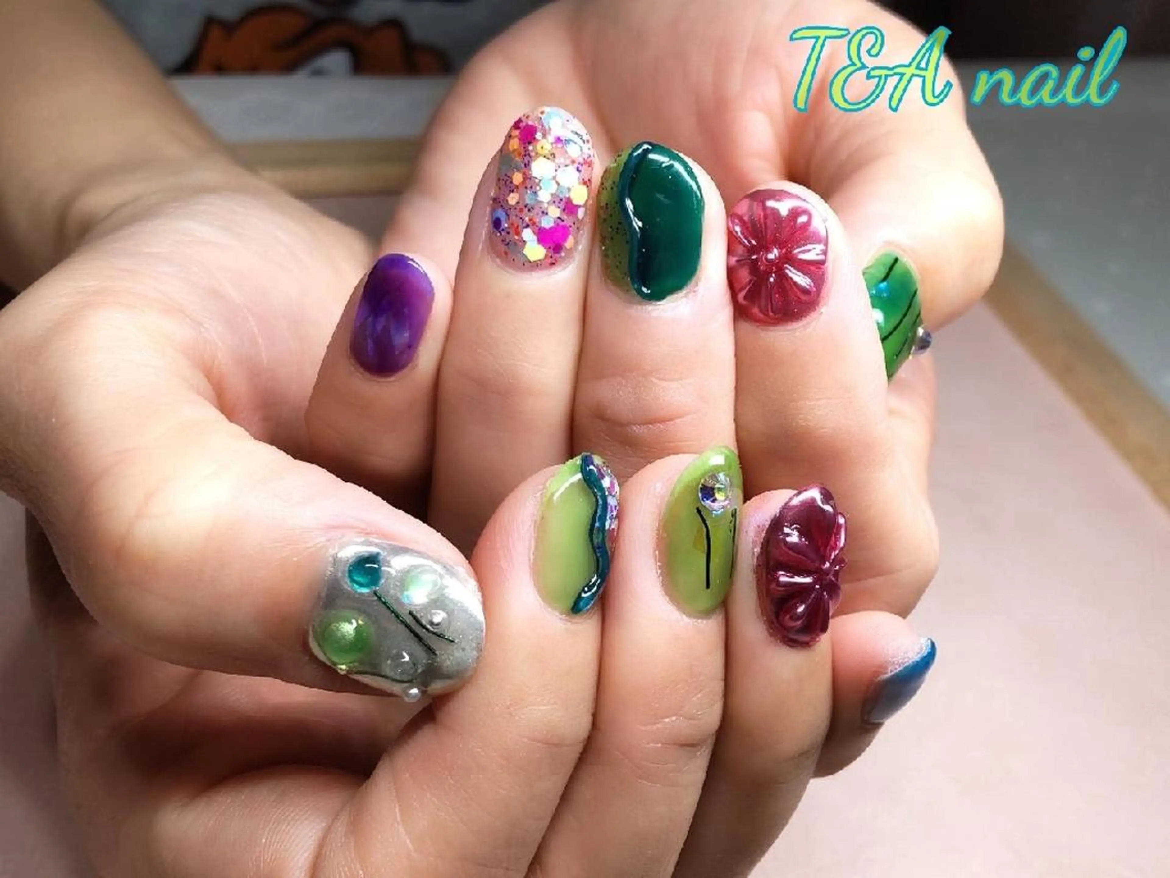 ショート ネイル フラワーネイル ジェルネイル キラキラネイル ニュアンスネイル スカルプネイル ハンドネイル T&A nailのネイルデザイン