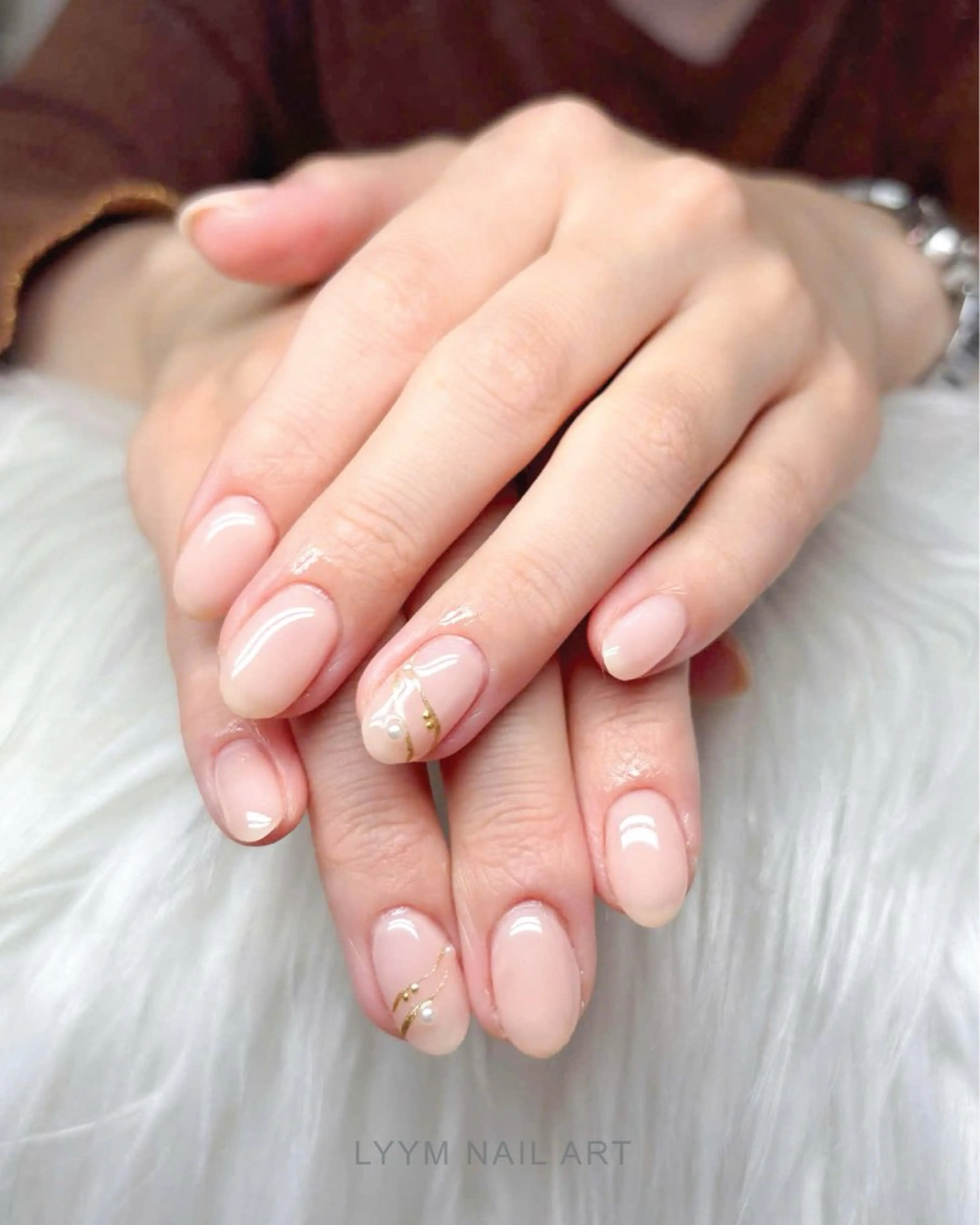 ネイル ゴールド 韓国ネイル オフィスネイル ハンドネイル LYYM Salonのネイルデザイン