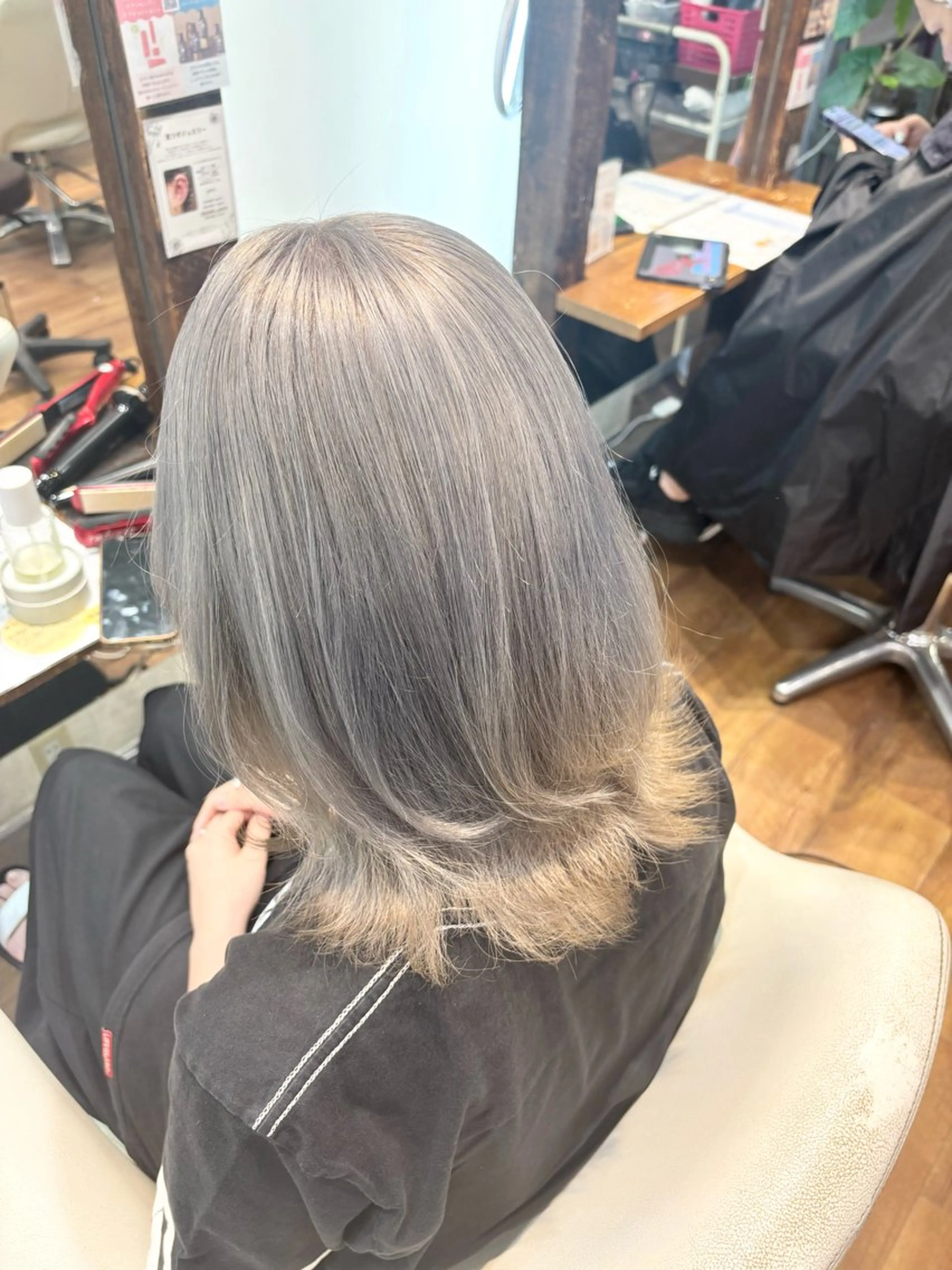 ロング カラー ヘアカラー トリートメント ヘッドスパ ブリーチ予約率90% 以上✨森山陽向のヘアスタイル