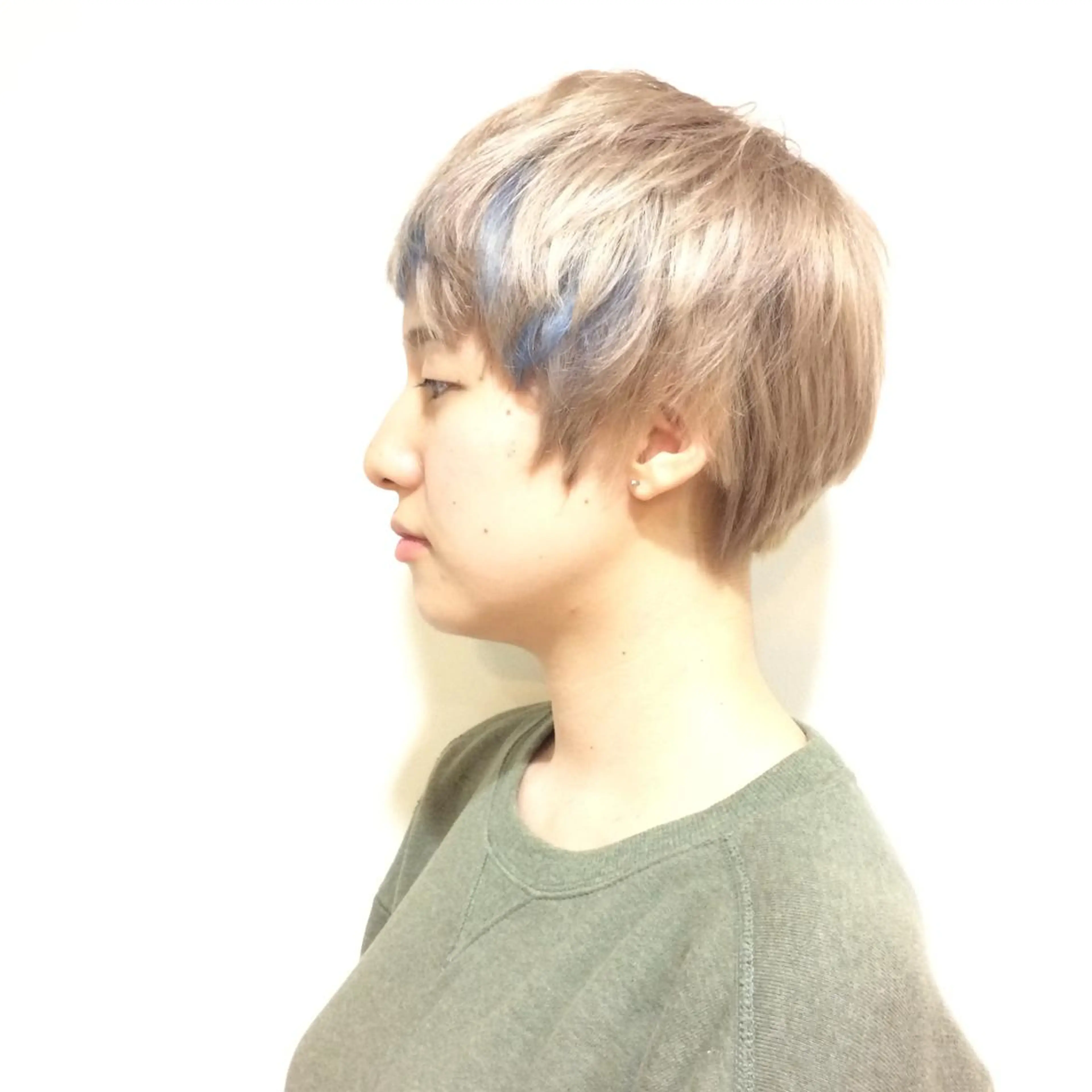 ショート ミディアム セミロング ロング カラー パーマ ヘアアレンジ メンズ メンズインナーカラー ブロンド ブルーカラー インナーカラー littohair所属・岡田 杏のエステ・リラクイメージ