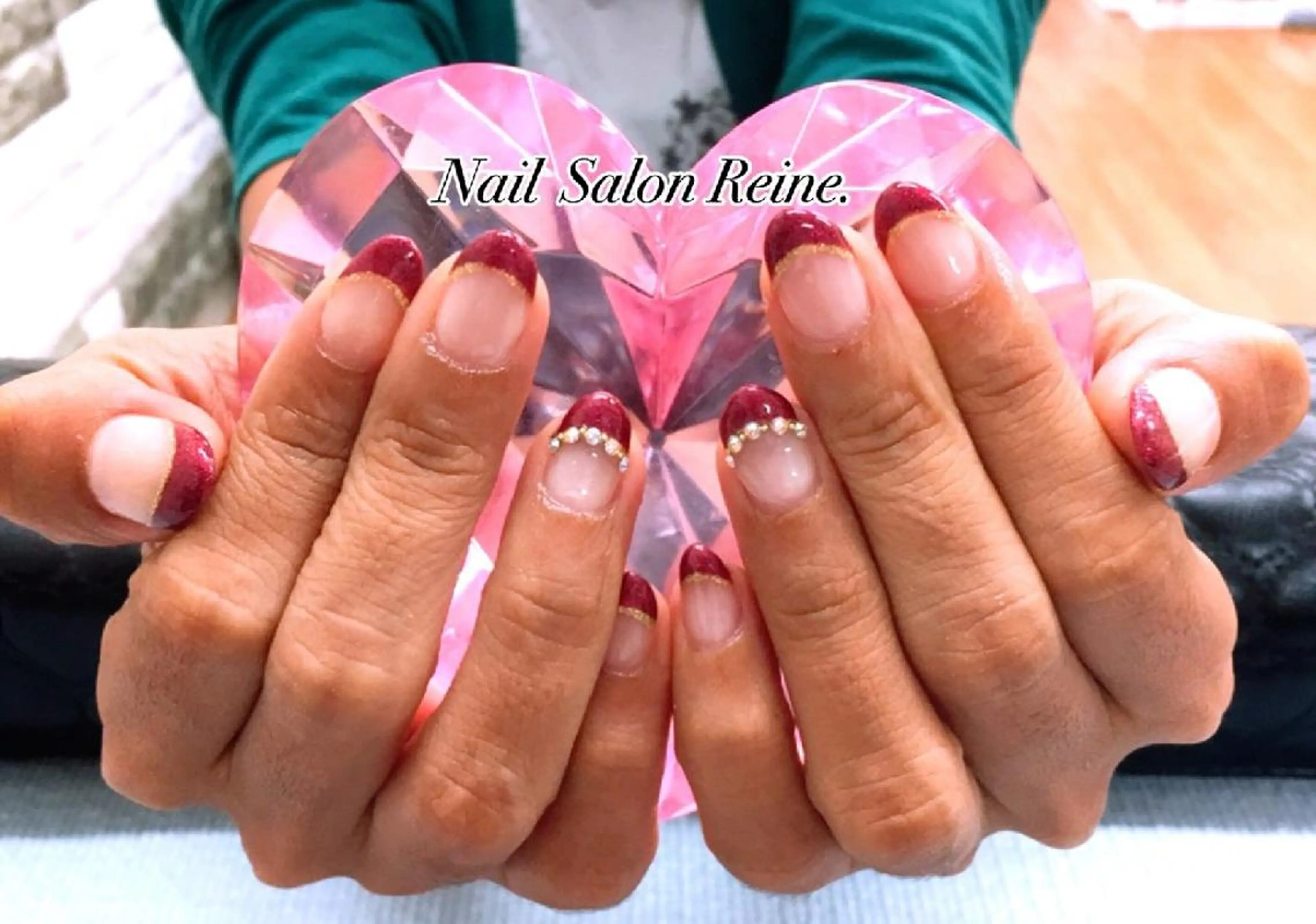 ネイル フレンチネイル ストーンネイル Nailsalon Reine所属・玉栄 伶奈のネイルデザイン