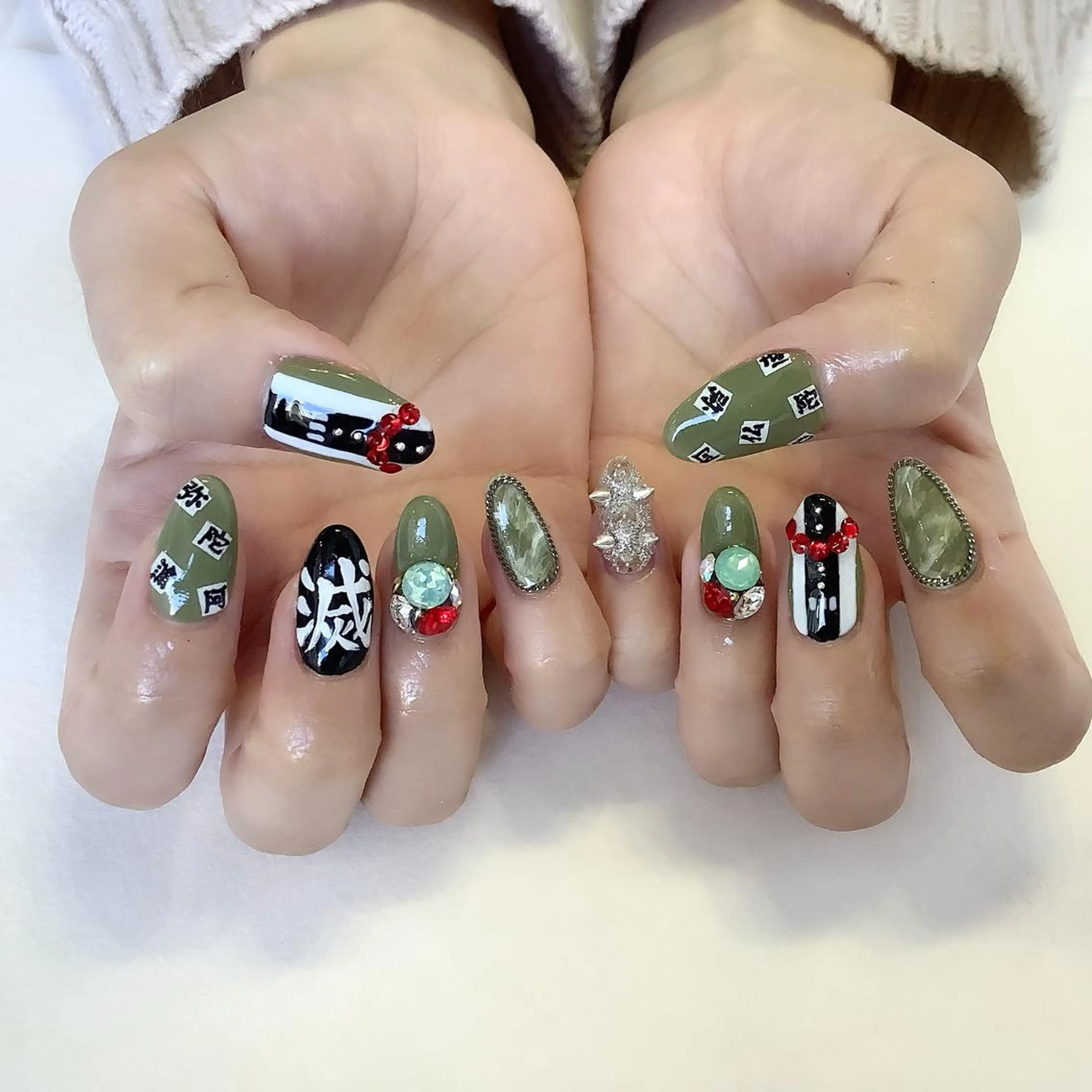 ネイル ハンドネイル 💎🐰 saki. m 🐰💎のネイルデザイン