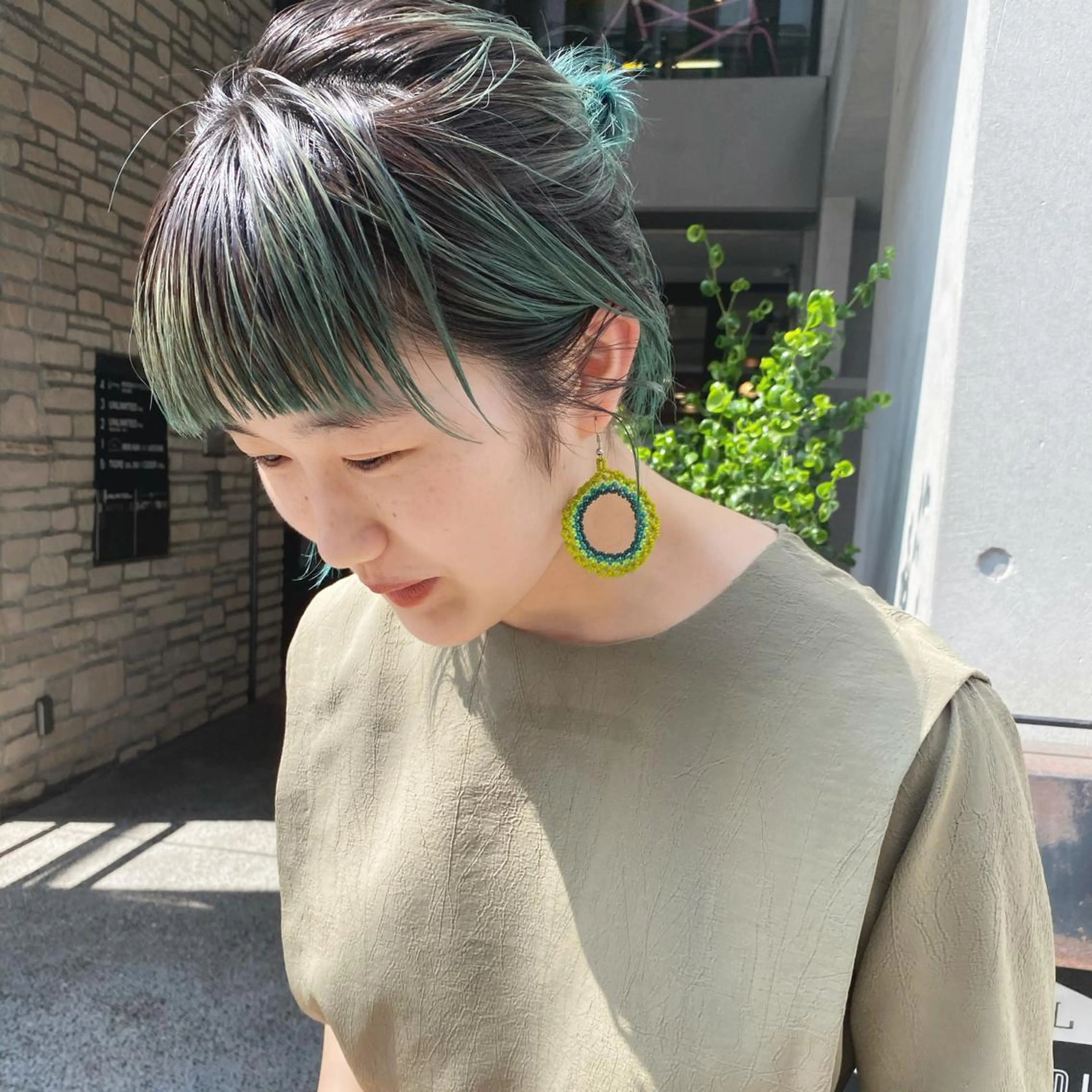 ミディアム カラー ブリーチ カット ヘアカラー トリートメント やまもと さえのヘアスタイル