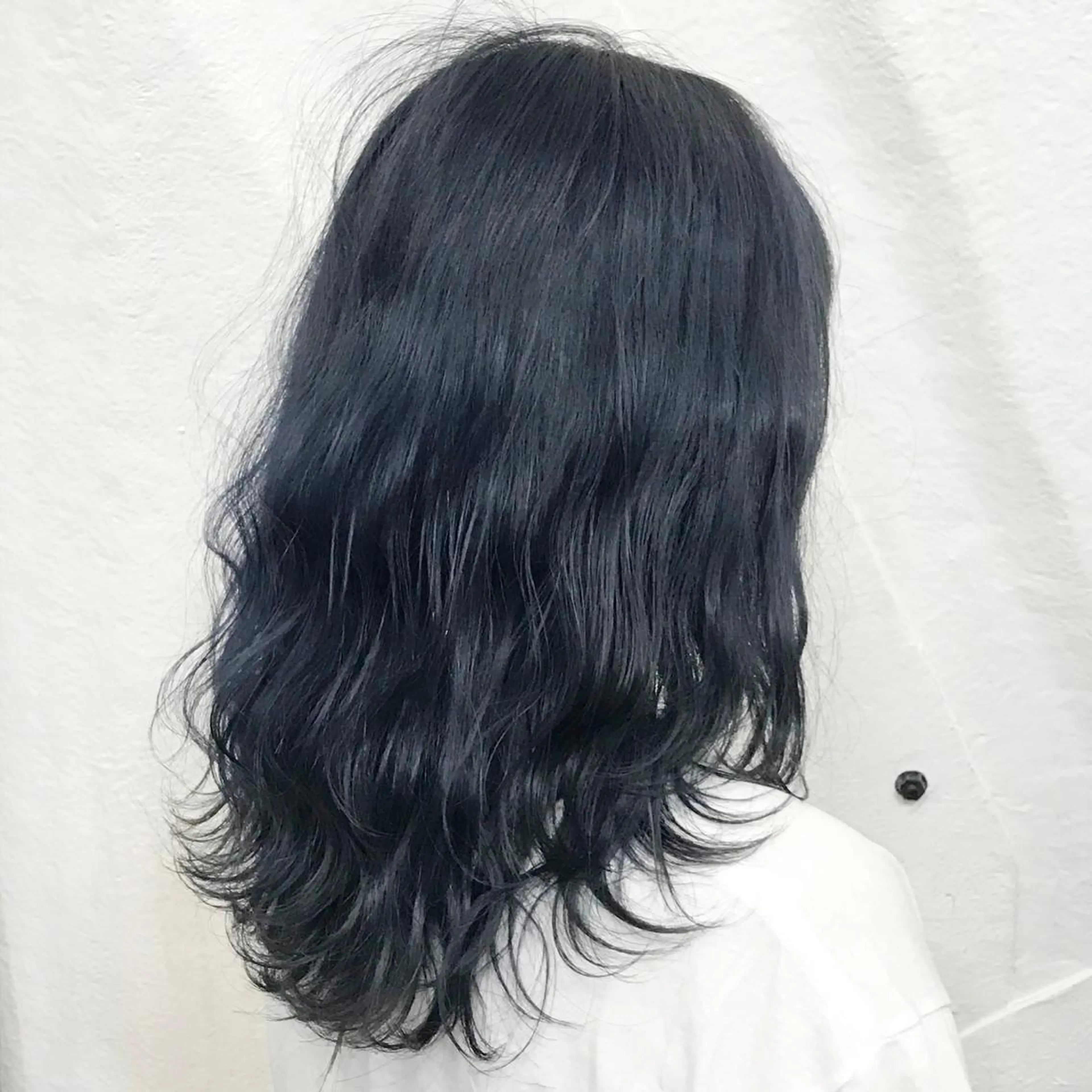 カラー ブリーチ ブルーカラー ネイビーカラー サロウィン所属・K-POP好き美容師 🇰🇷Kai.Yのヘアスタイル