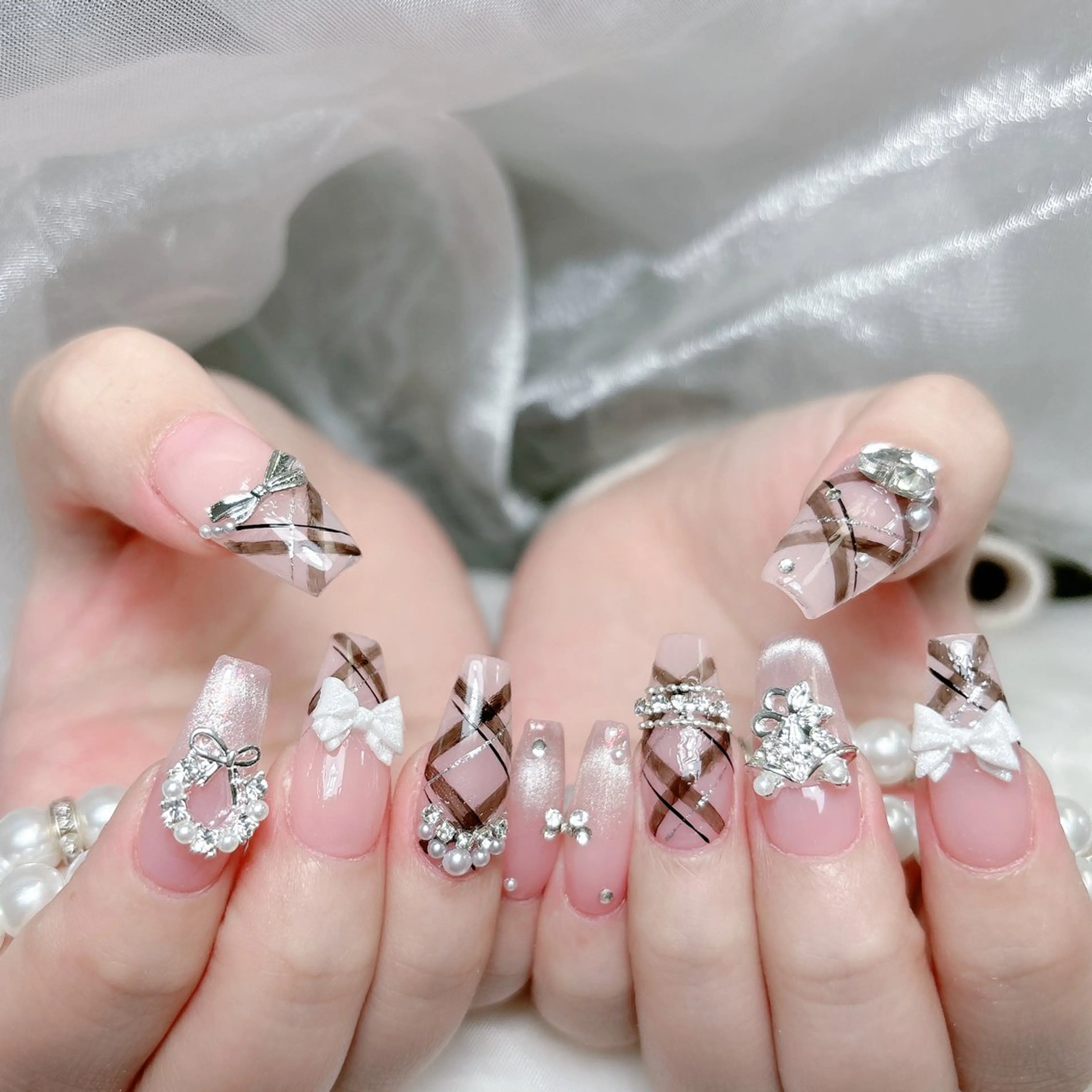 ネイル 成人式 ジェルネイル ロングネイル マグネットネイル ミディアムネイル ハンドネイル MoMoA Nail ネイル長さ出し専門店のネイルデザイン