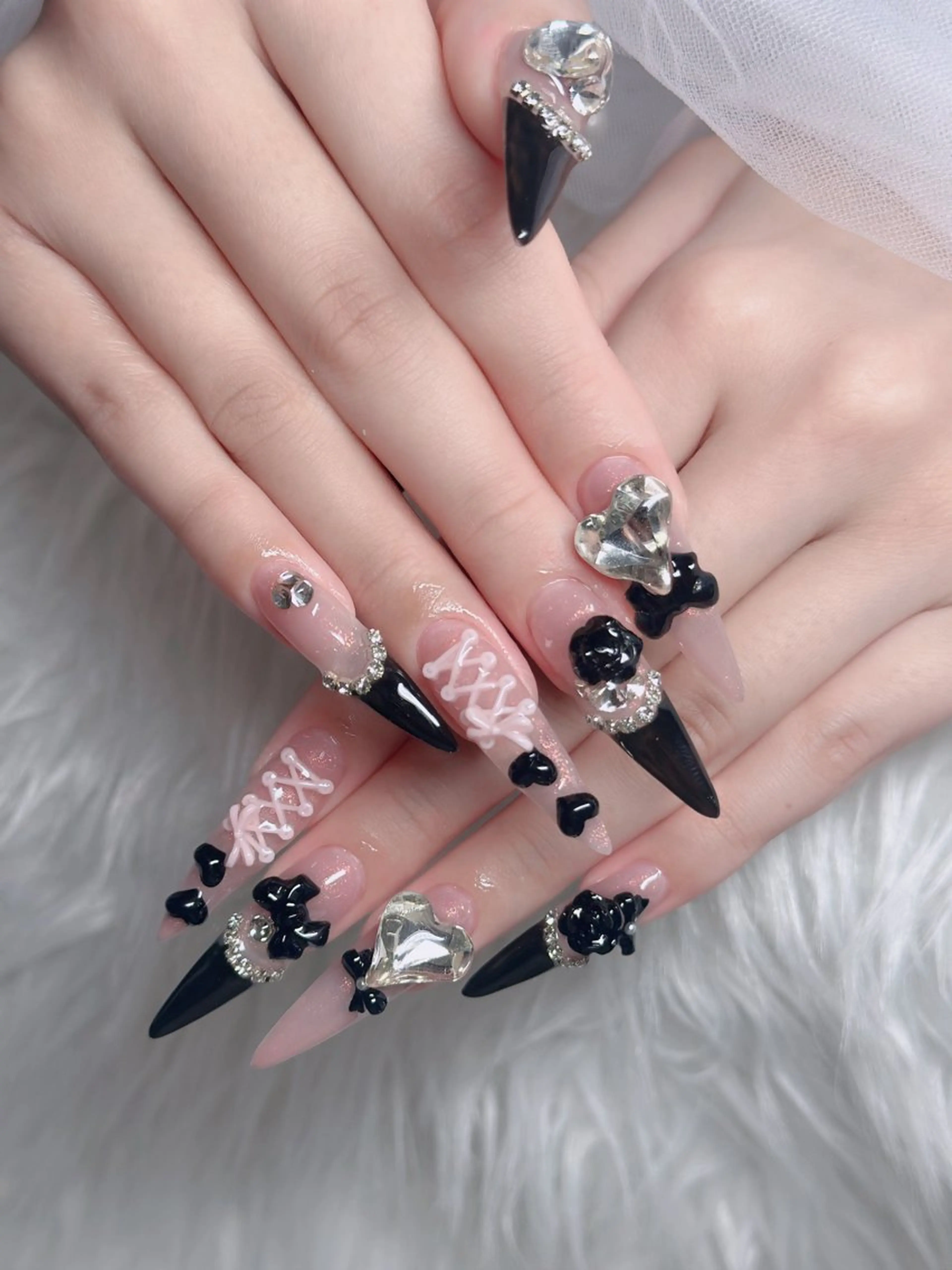 ネイル オーロラネイル フレンチネイル ジェルネイル ハロウィン キラキラネイル ハンドネイル H.baby Nail Salonのネイルデザイン