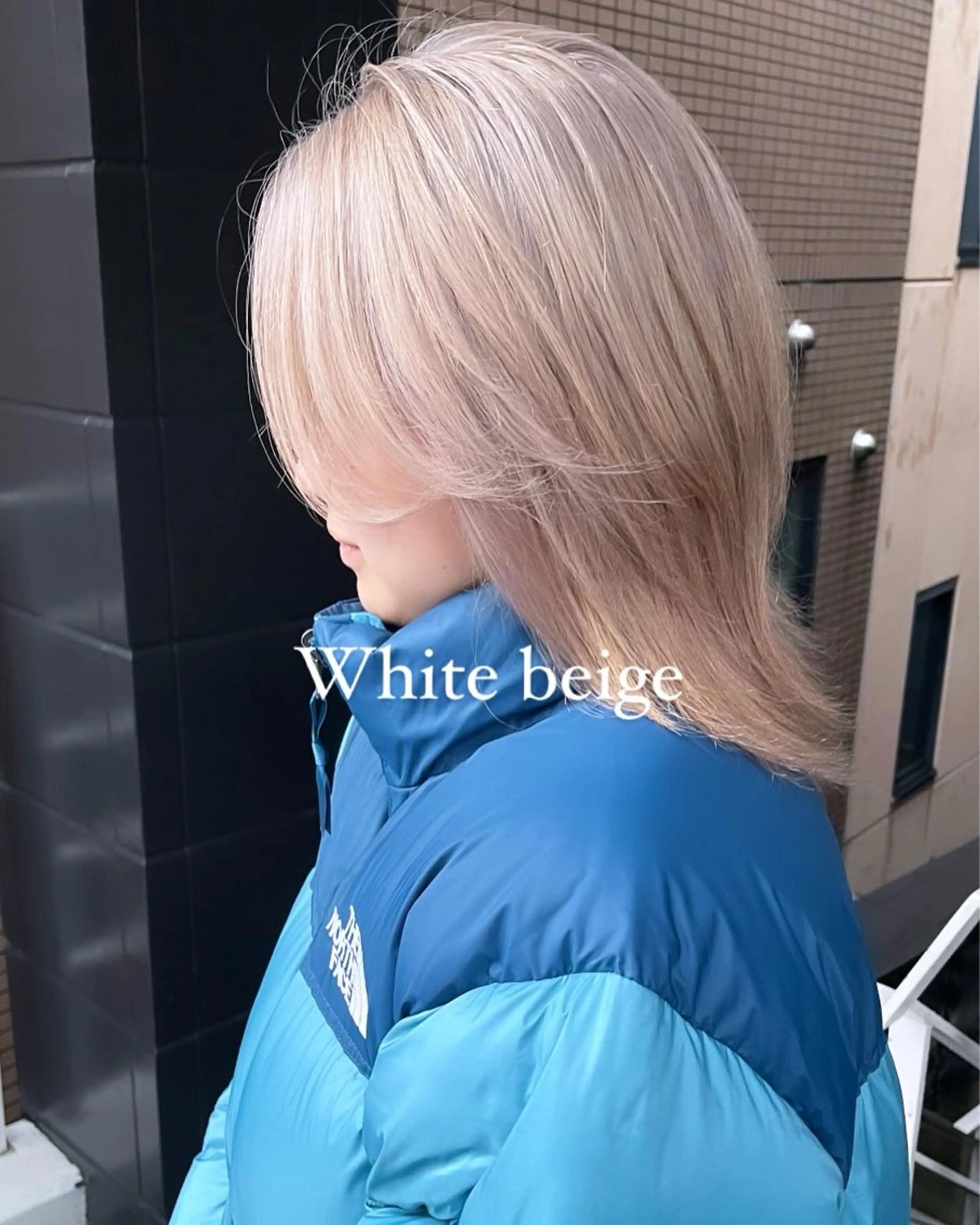 ショート カラー ヘアアレンジ ブリーチ ヘアカラー トリートメント mika｜ブルーカラ ー｜ハイトーンカラーのヘアスタイル