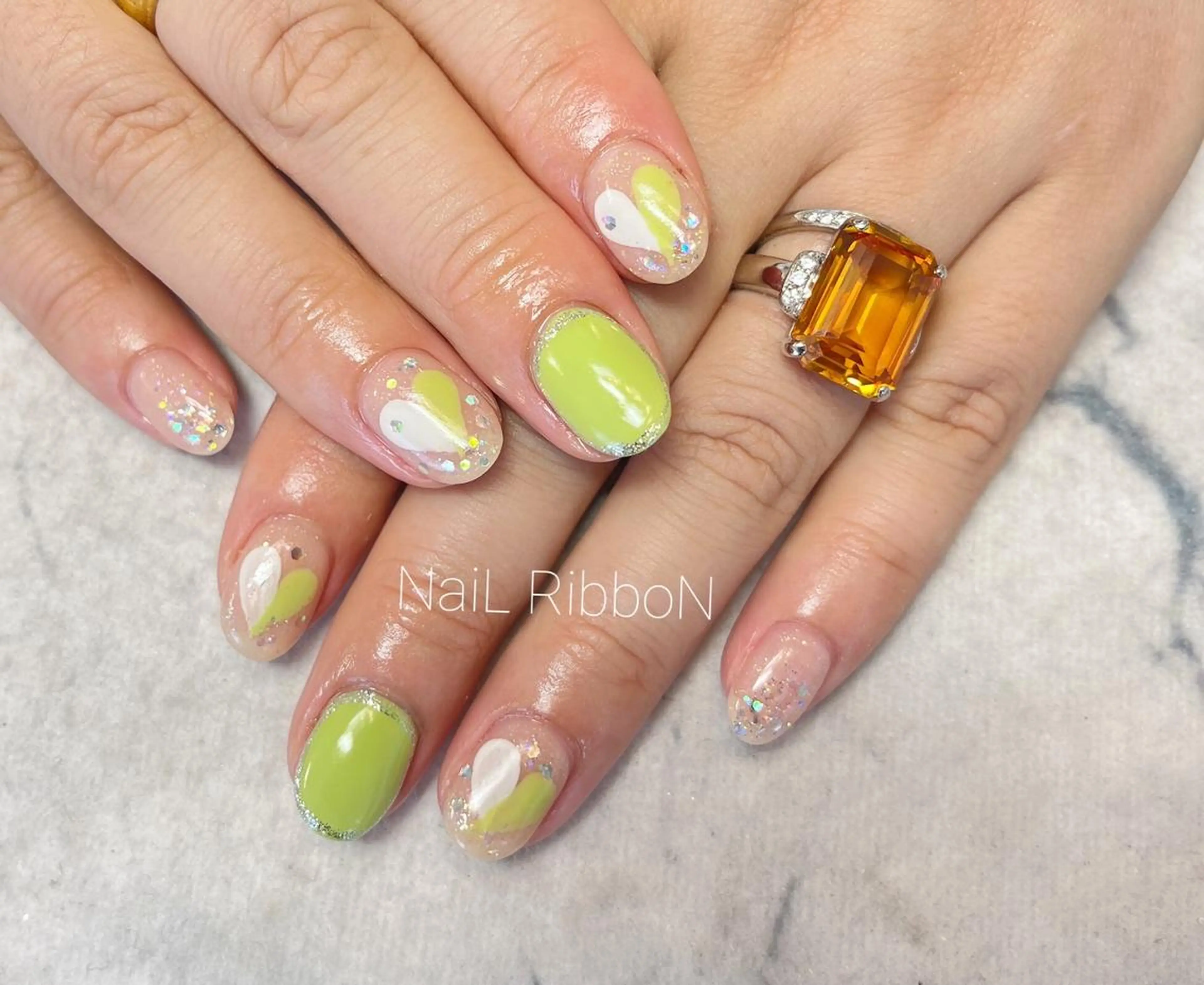 ネイル ネイルリボン 受付スタッフのネイルデザイン