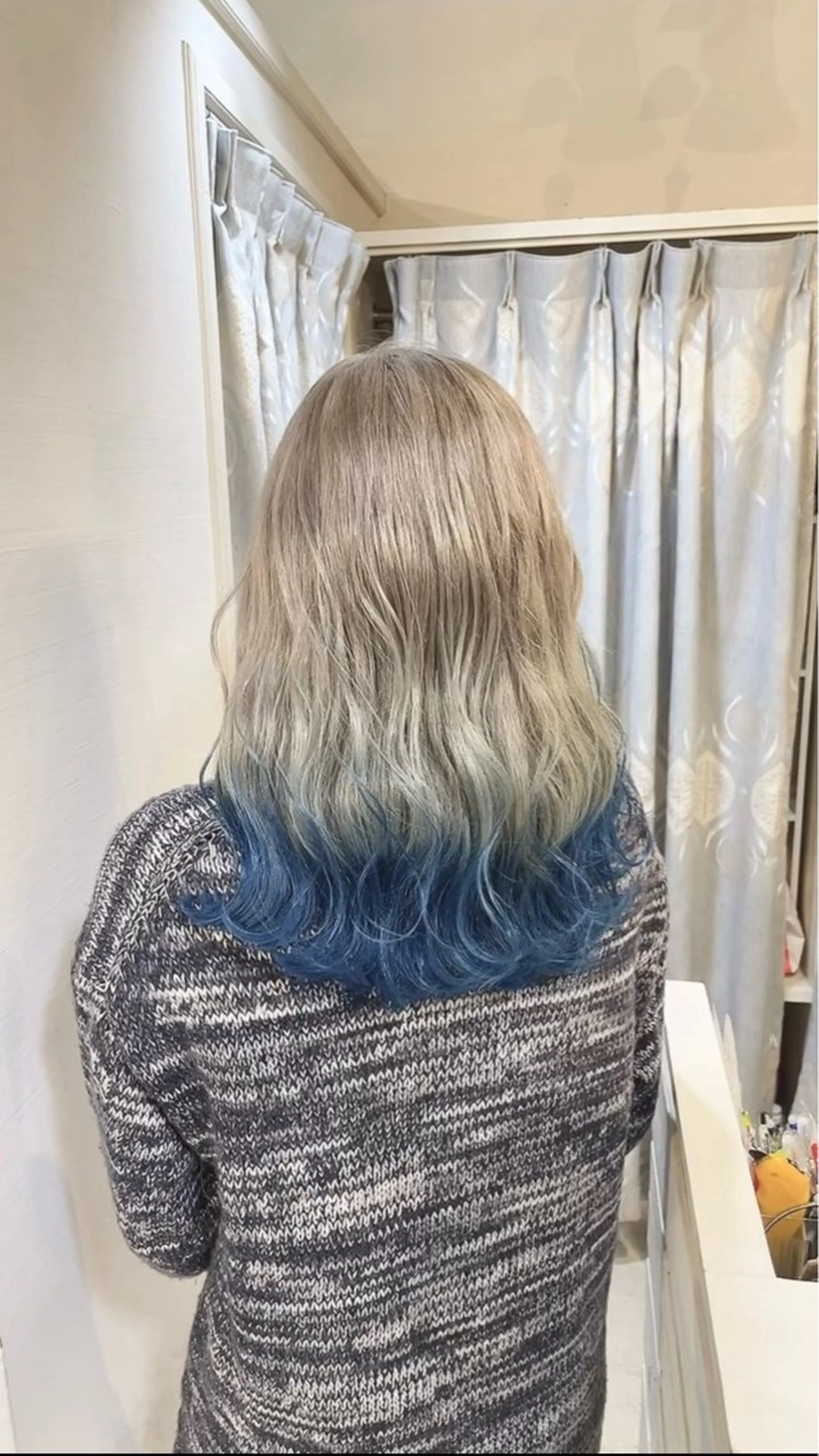 セミロング カラー ブリーチ ブルーカラー シルバー ヘアカラー カラー特化美容師 なかもと たつひろのヘアスタイル