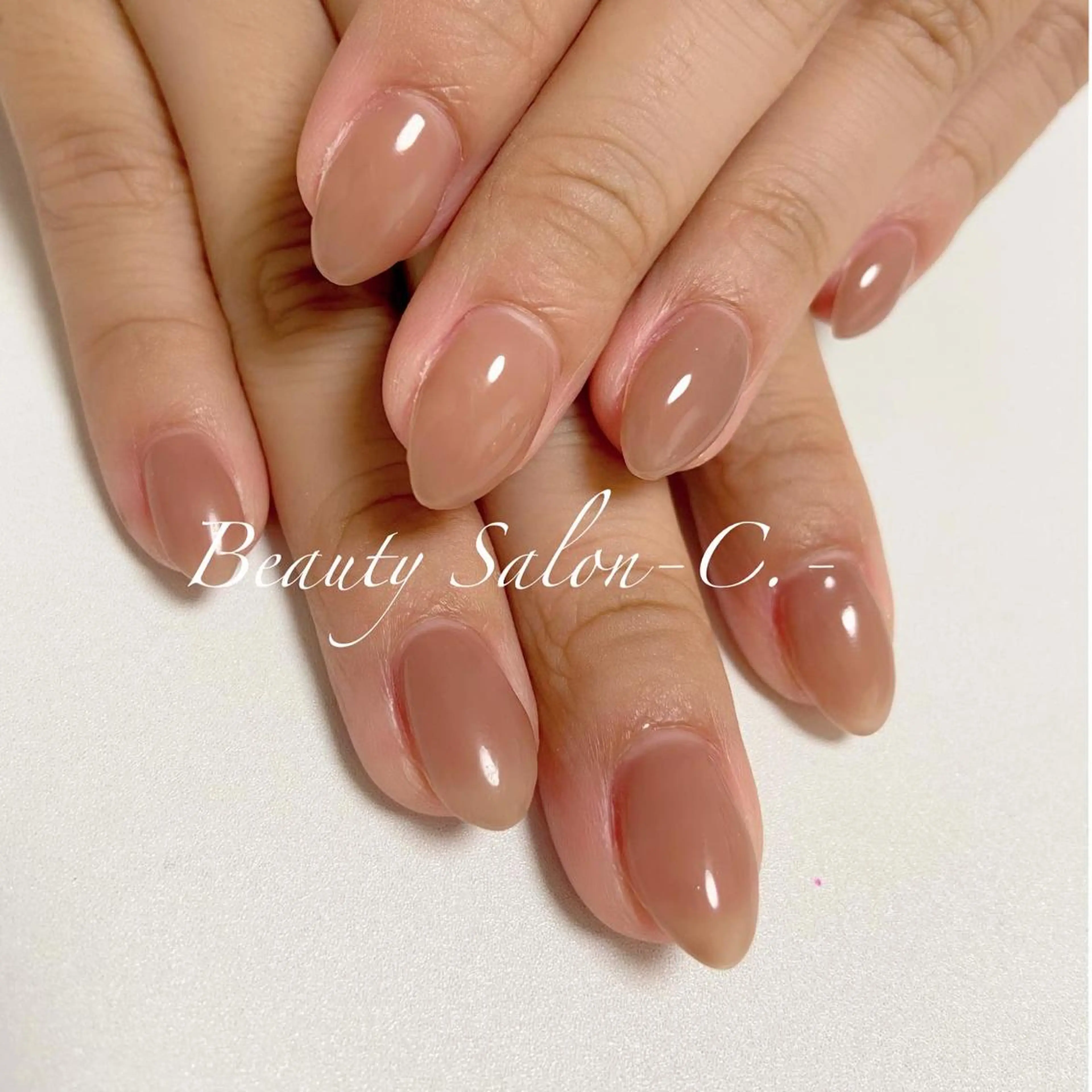 ミディアム Lino Uのネイルデザイン