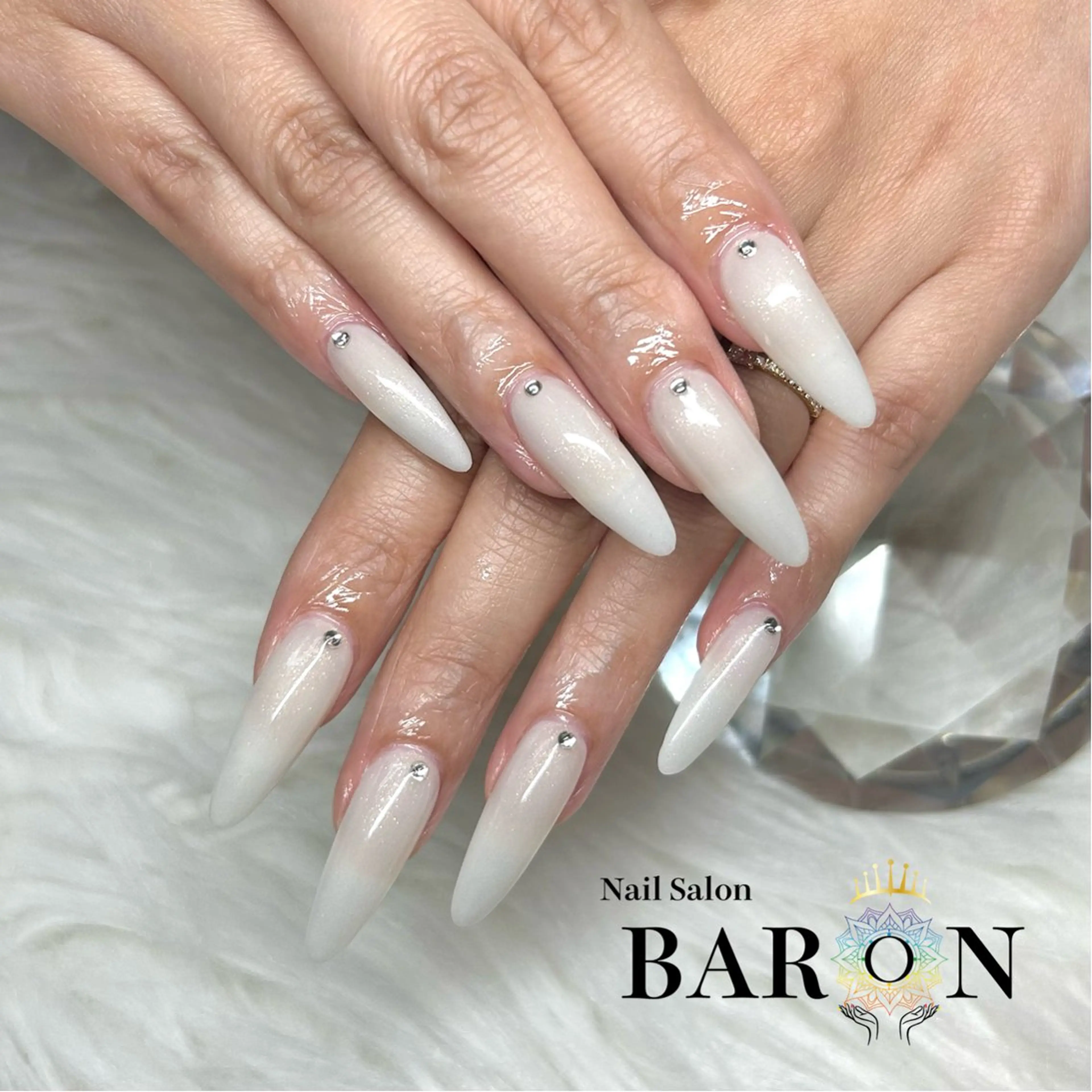 ネイル ワンカラーネイル ホワイト ハンドネイル ♛︎BARON♛︎ SUMIRE.のネイルデザイン