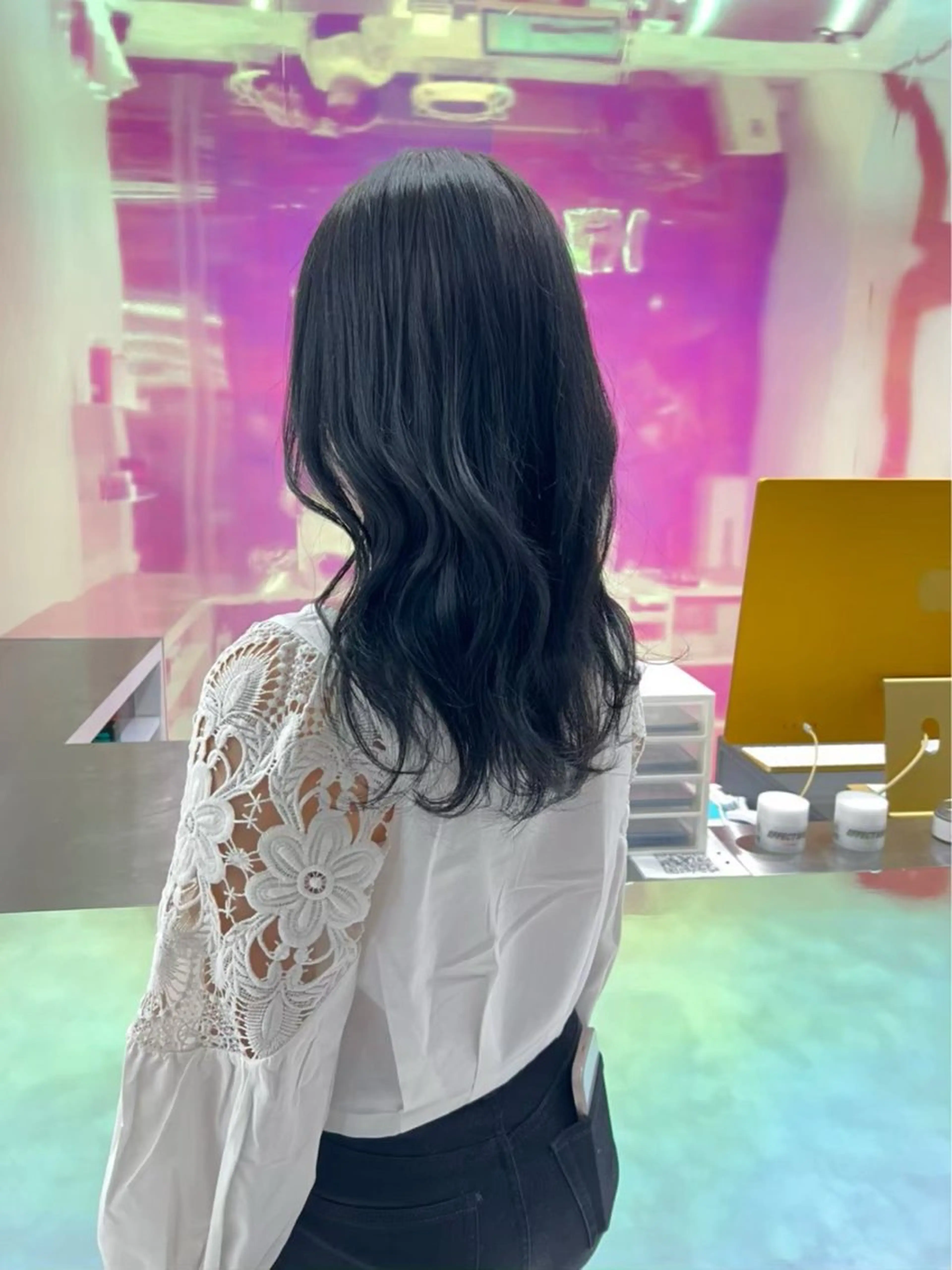 ミディアム カラー パーマ ヘアアレンジ 透明感ブリーチカラー 🌈TOMOHIROのヘアスタイル