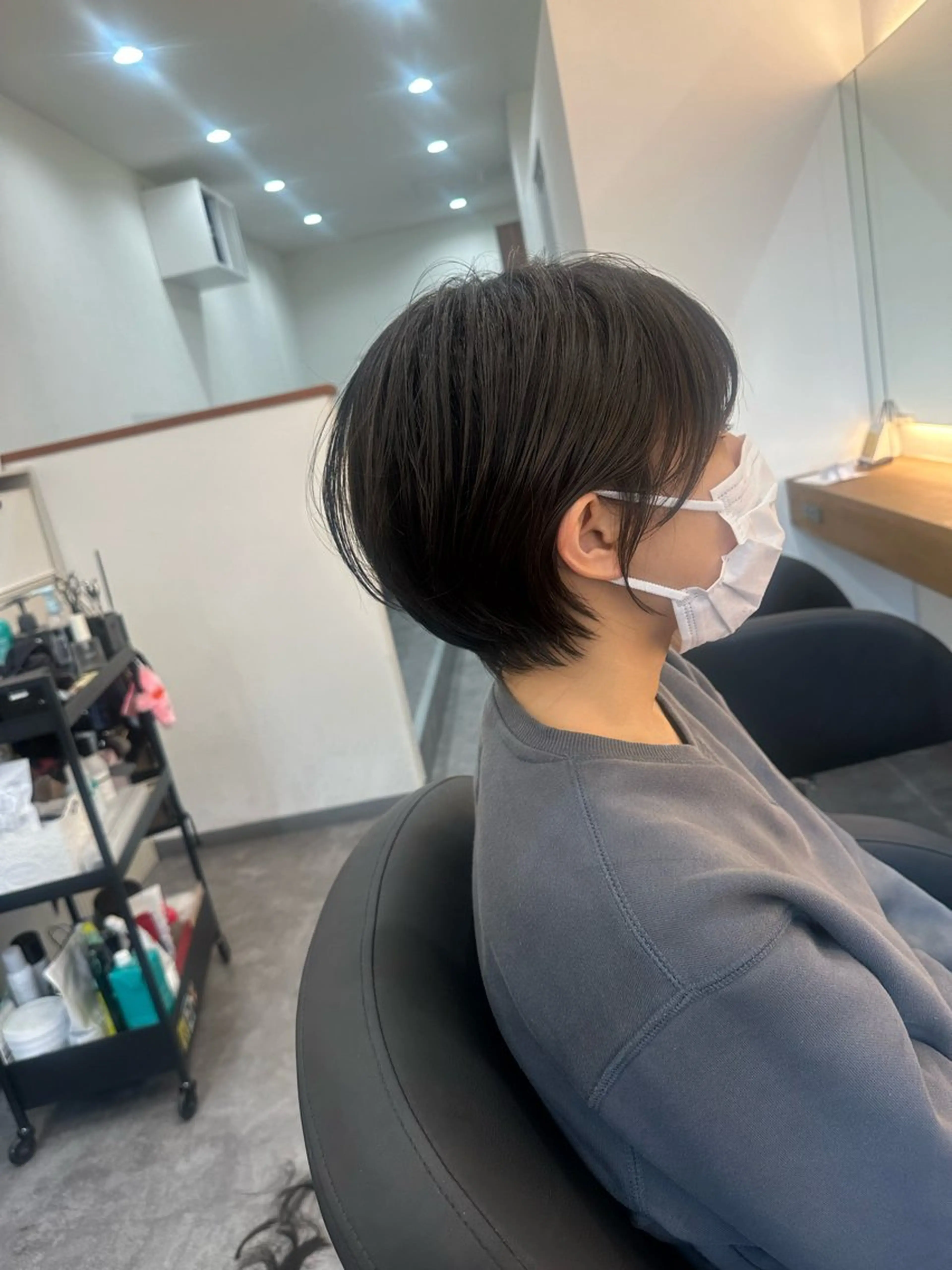 ショート ショートボブ ハンサムショート 韓国風カラー ボブ ハイライト ミルクティーベージュ 近鉄奈良駅　向田のヘアスタイル