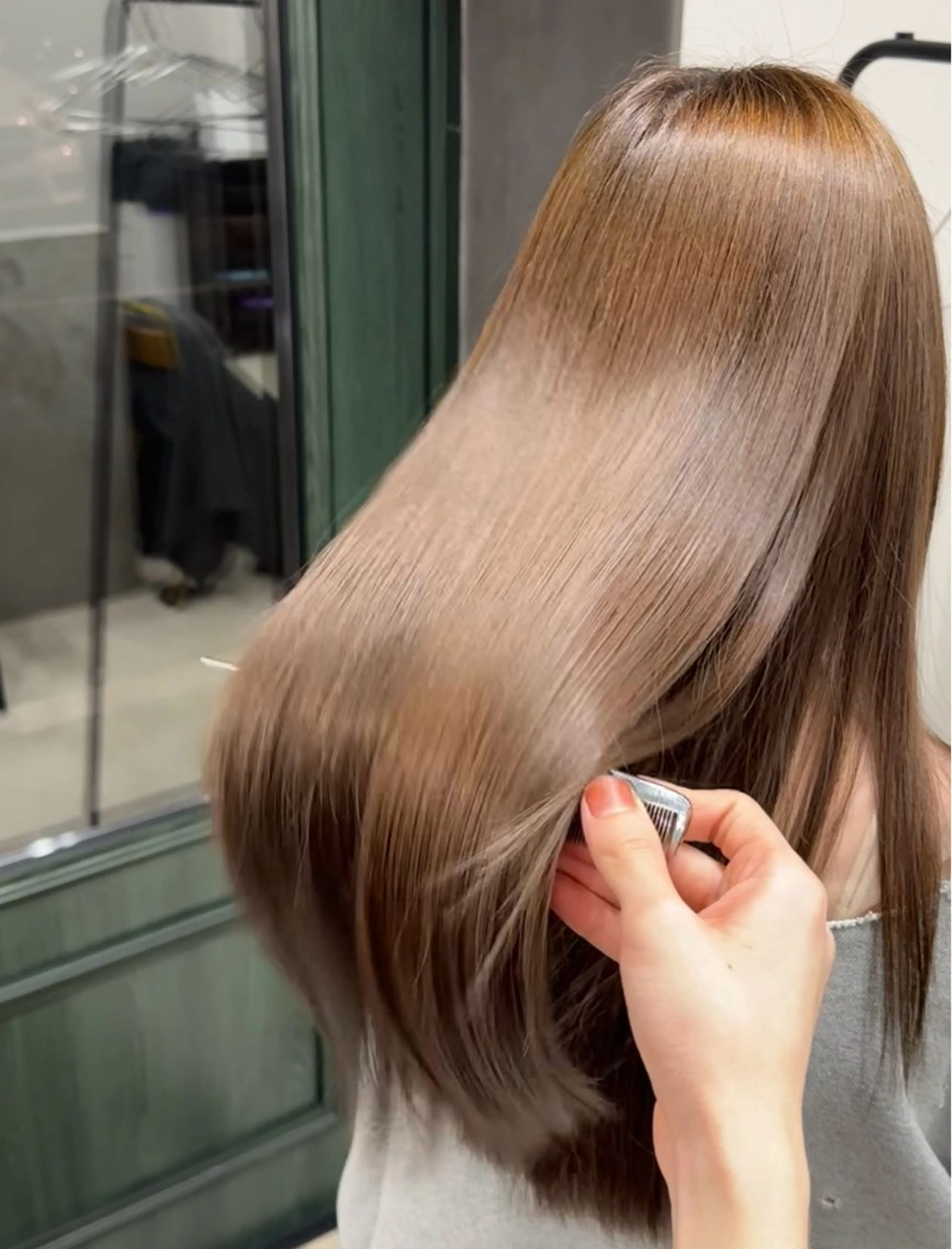 ロング カラー さあや 【透け感/艶感】のヘアスタイル