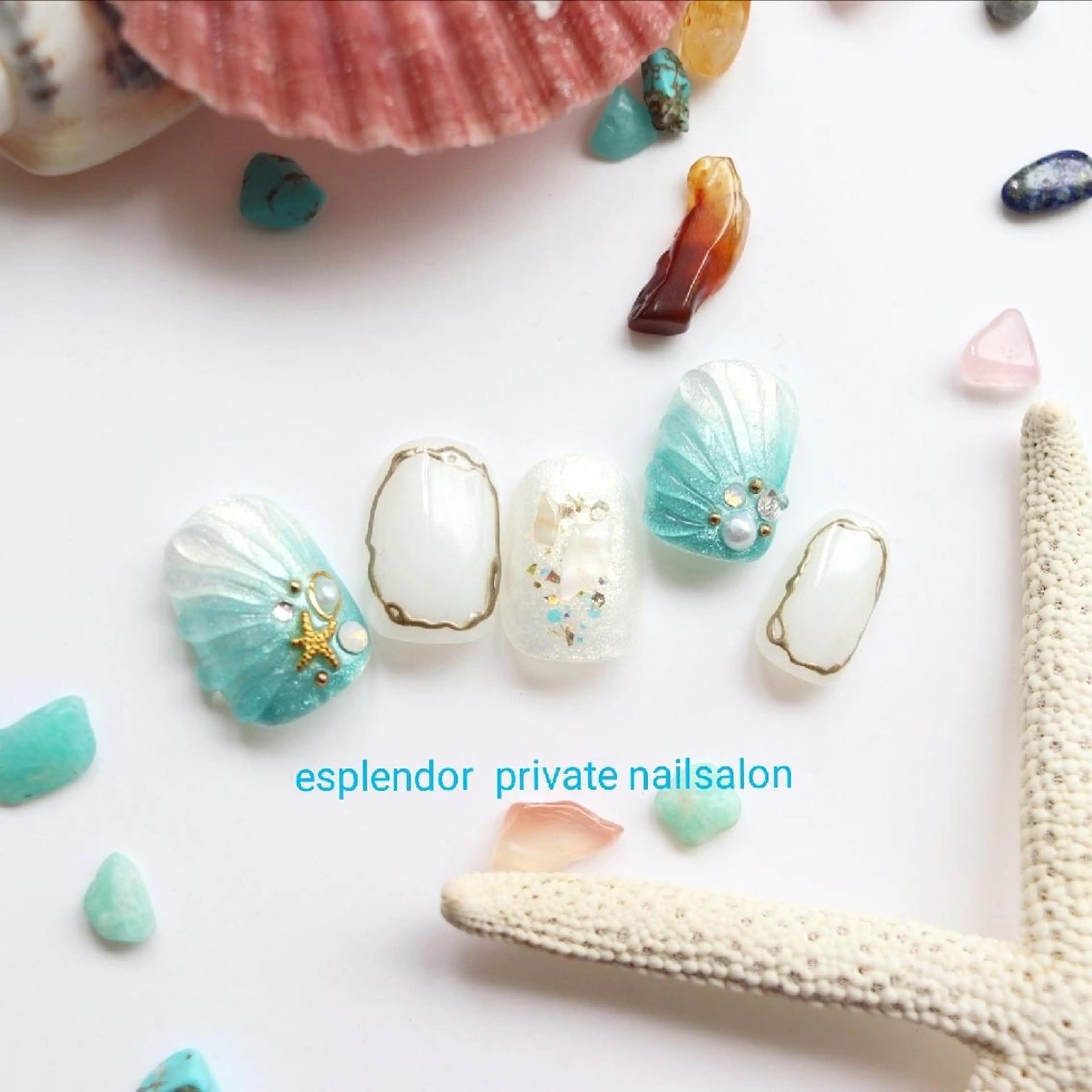 ネイル グラデーション グリーン キラキラネイル 夏ネイル ハンドネイル ハンドケア esplendor  エスプレンドル所属・esplendor  エスプレンドルのネイルデザイン