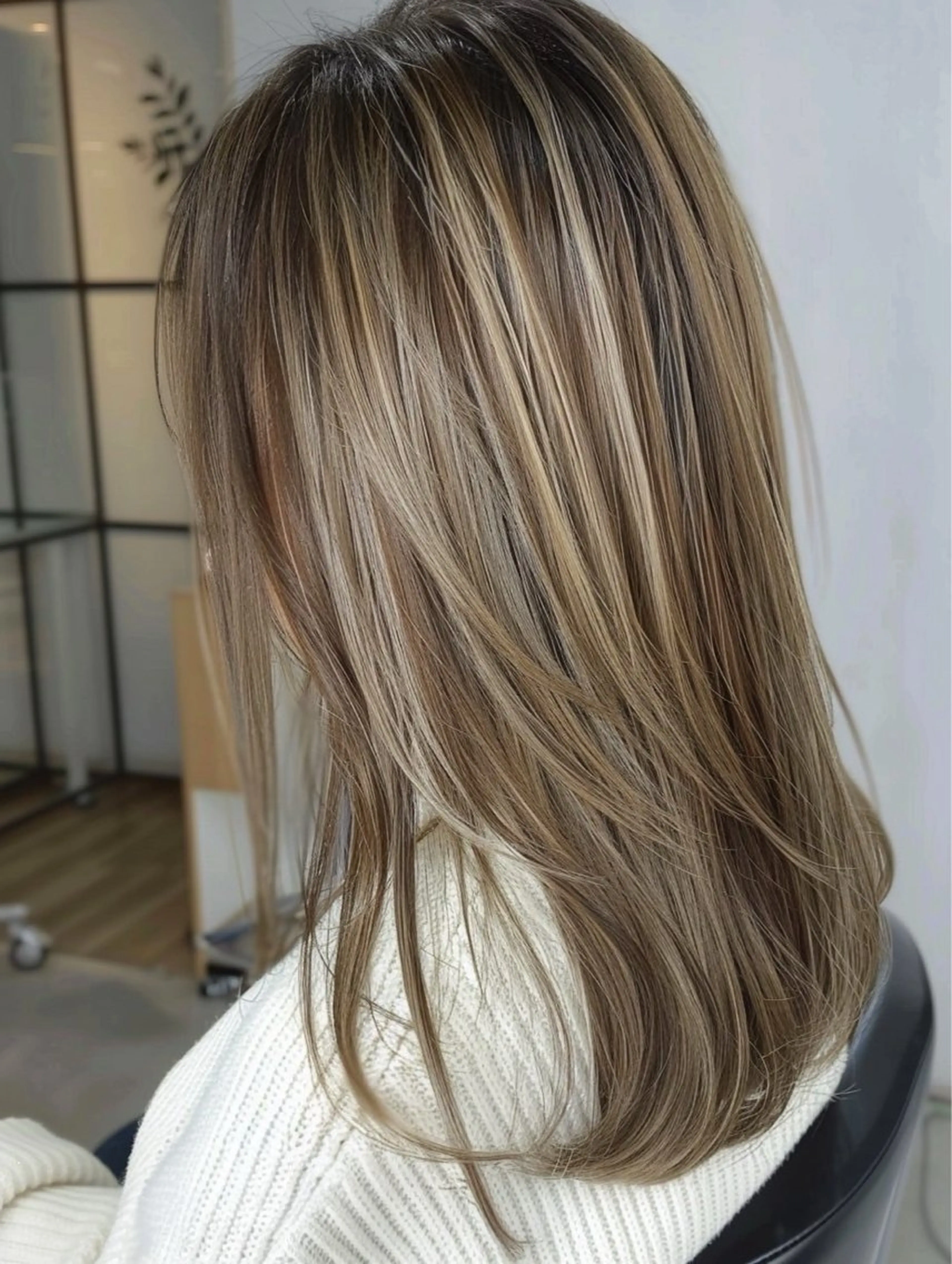 セミロング NANAMI/海外風 レイヤー/ボブのヘアスタイル