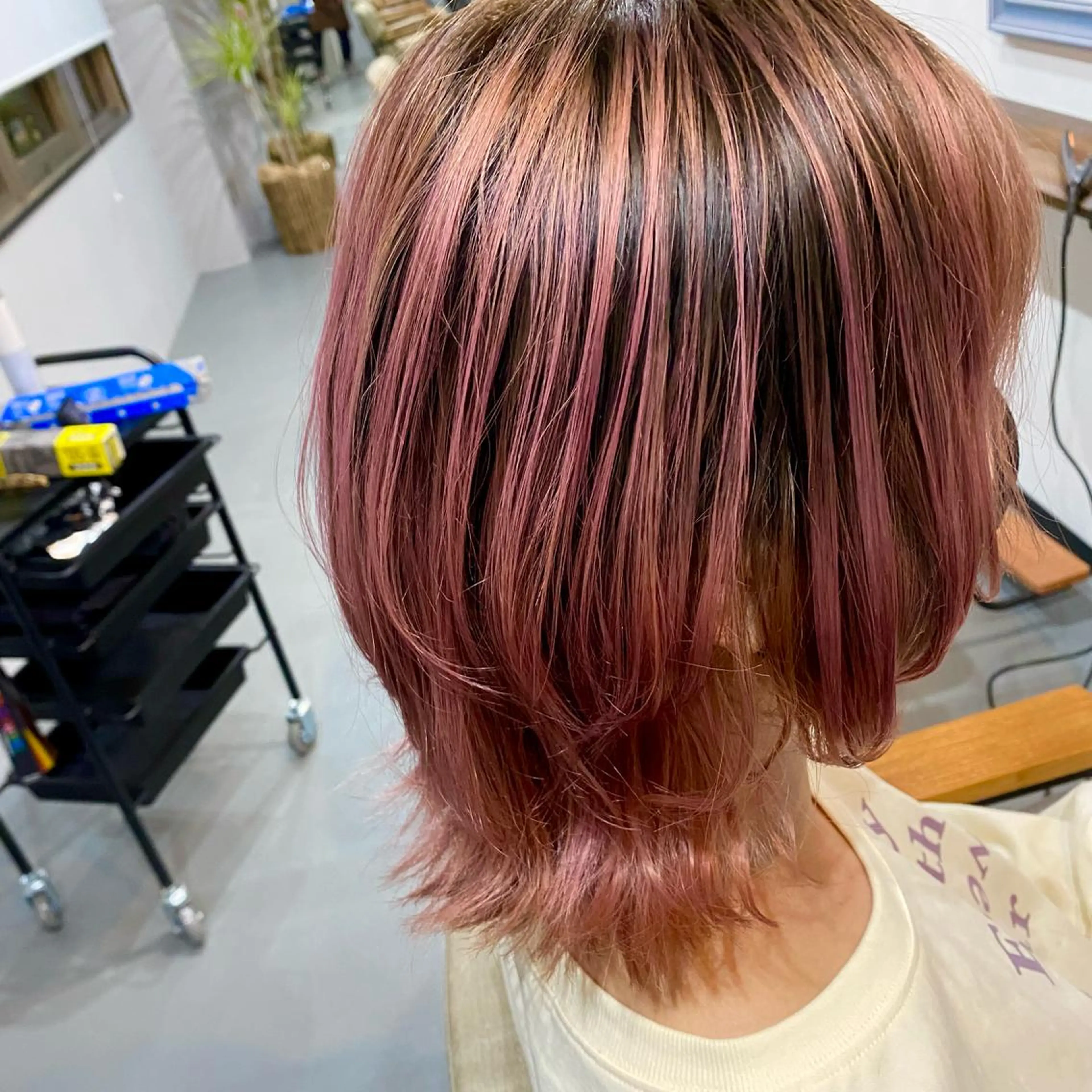 ミディアム レイヤーカット カット ヘアカラー パーマ トリートメント Sherry所属・川尻 詩織のマツエク・マツパデザイン