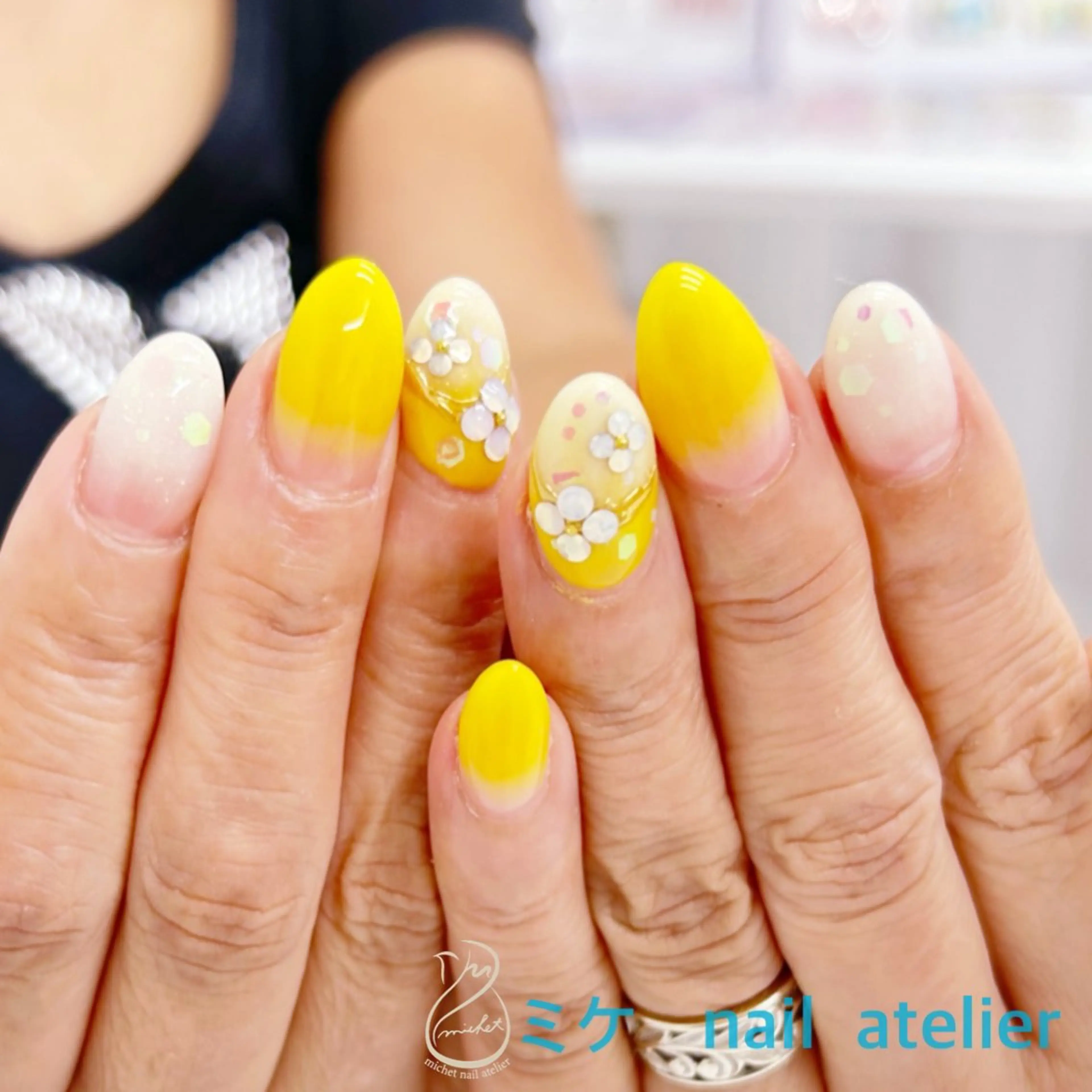 ネイル アートネイル フラワーネイル ジェルネイル グラデーション 夏ネイル ハンドネイル h. rikaのネイルデザイン