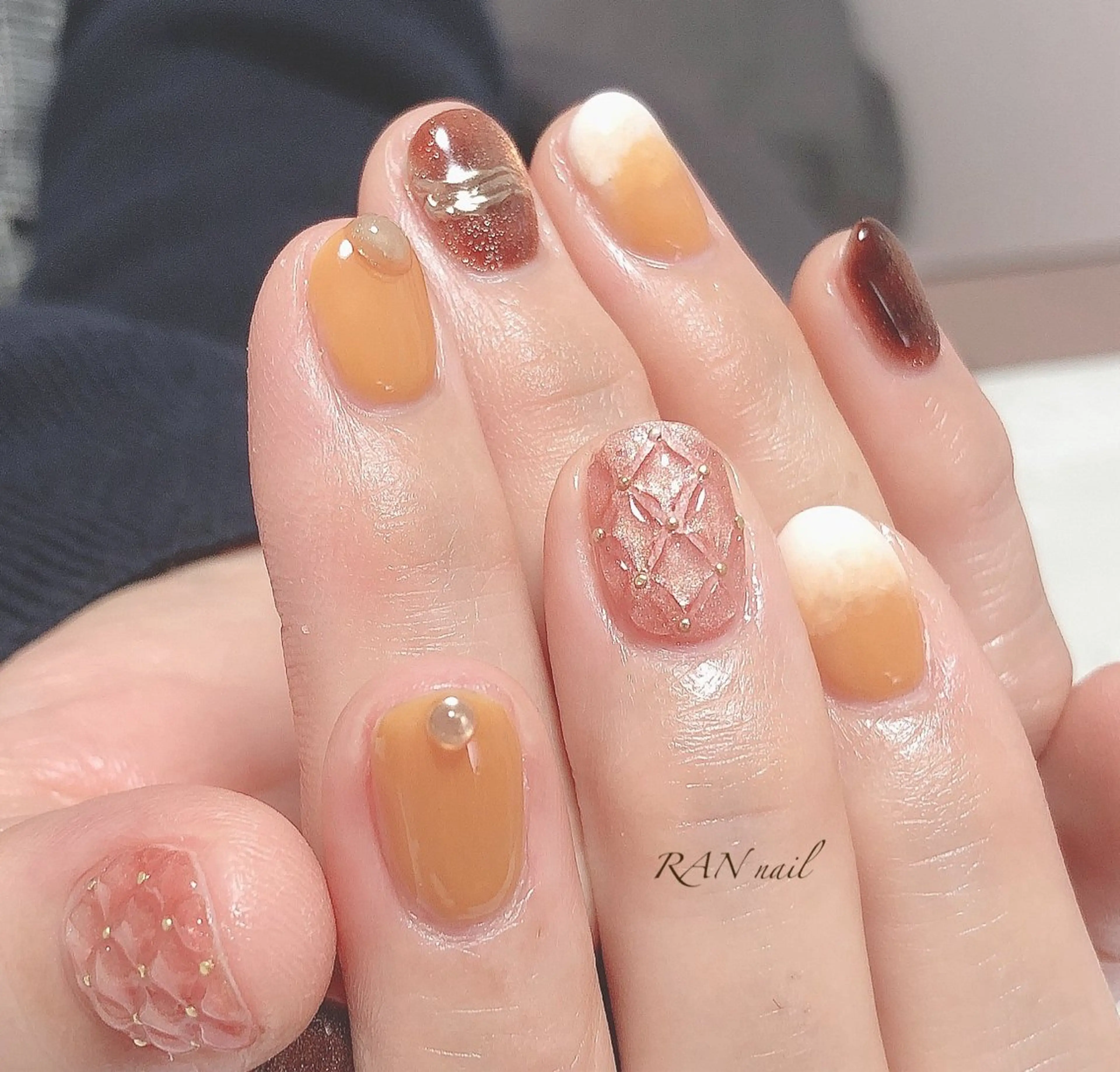 ネイル ブラウン 成人式 ゴールド キラキラネイル マグネットネイル RAN nail 〜ランネイル〜所属・RAN nailのネイルデザイン