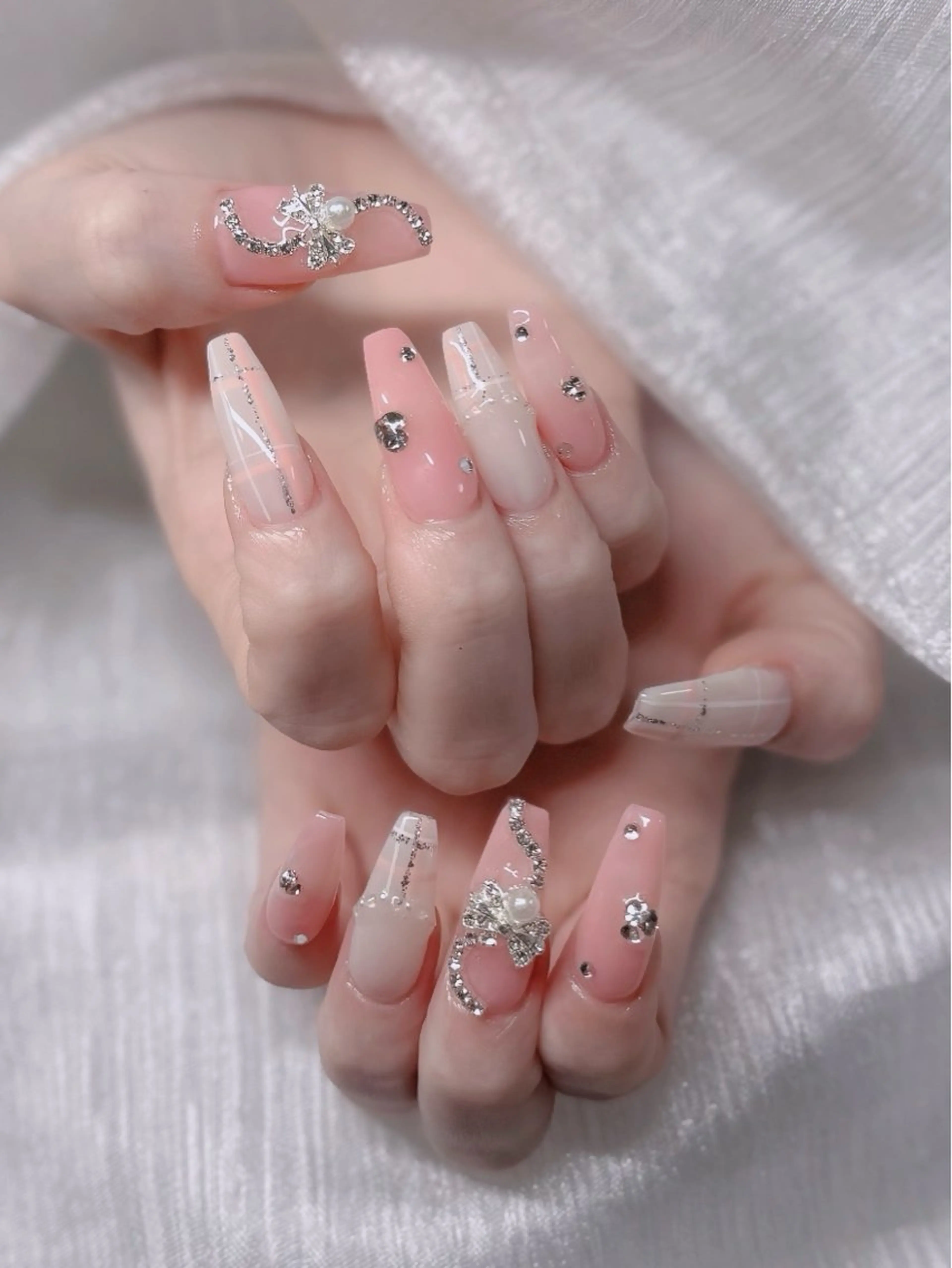 ネイル フレンチネイル ジェルネイル キラキラネイル 韓国ネイル マグネットネイル Julli NailStudioのネイルデザイン