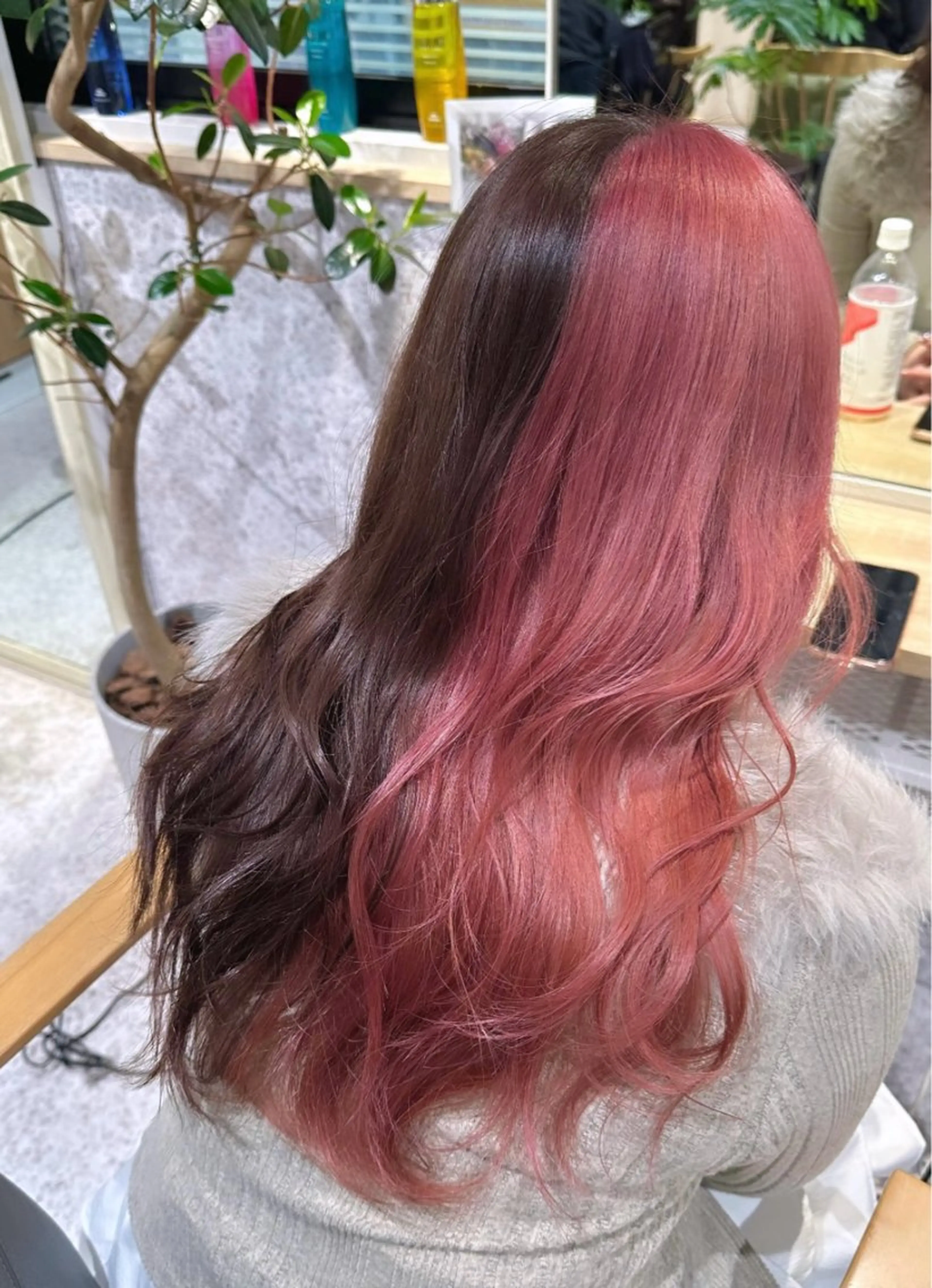 カラー ダブルカラー イヤリングカラー ハイライトカラー ハイトーンカラー インナーカラー ヘアカラー ハイトーン/艶カラー 🫧 ユイナのヘアスタイル