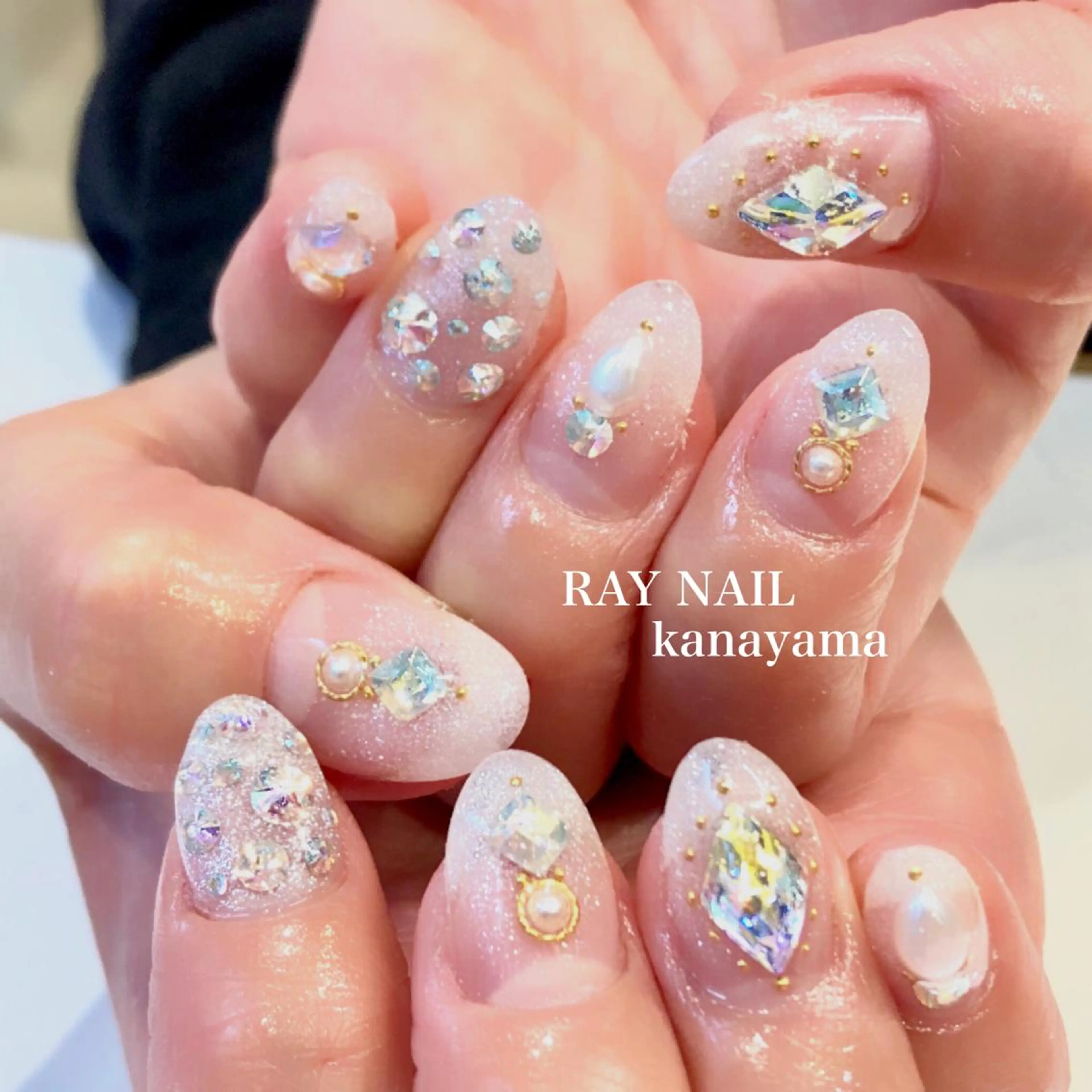 ネイル ラメ(グリッター) シルバー ストーンネイル Arowa 伊田のネイルデザイン