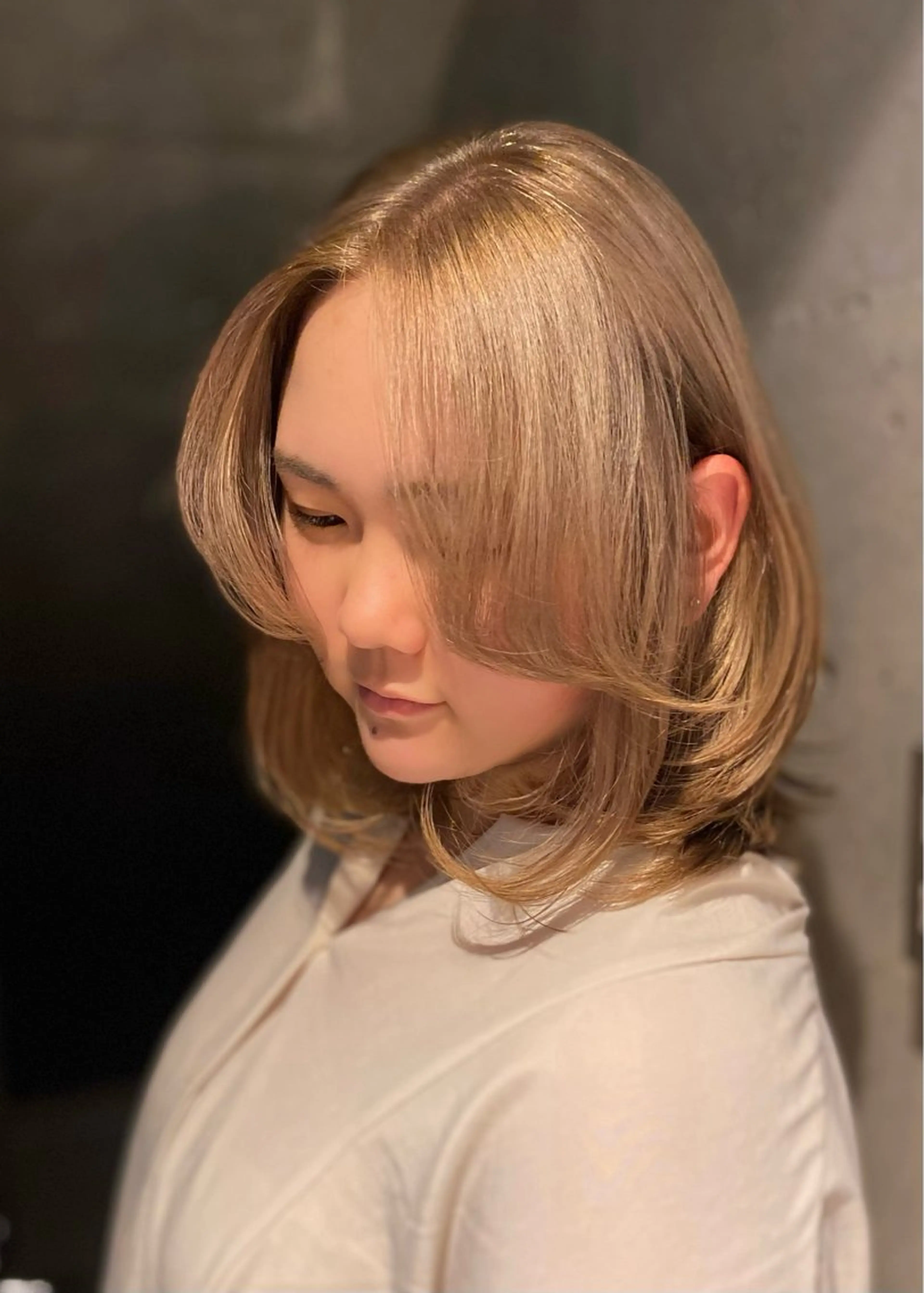 ミディアム カラー ヘアアレンジ ベージュカラー ミルクティーベージュ 顔まわりレイヤー 顔周りカット レイヤーカット mina 🌷のヘアスタイル