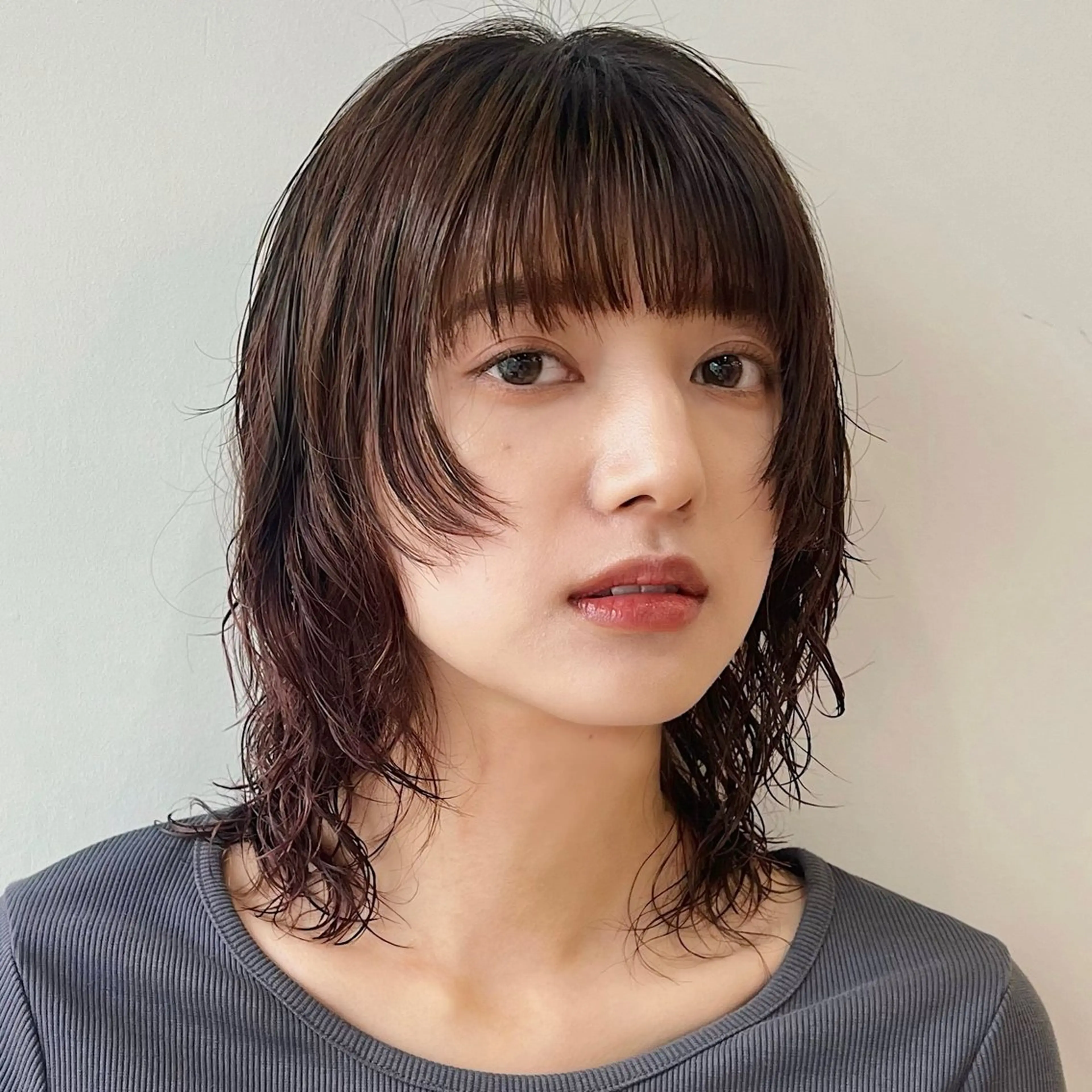 ミディアム パーマ ミディアムパーマ ウルフカット あやめ【顔まわり/レ イヤー/柔らかカラ】のヘアスタイル