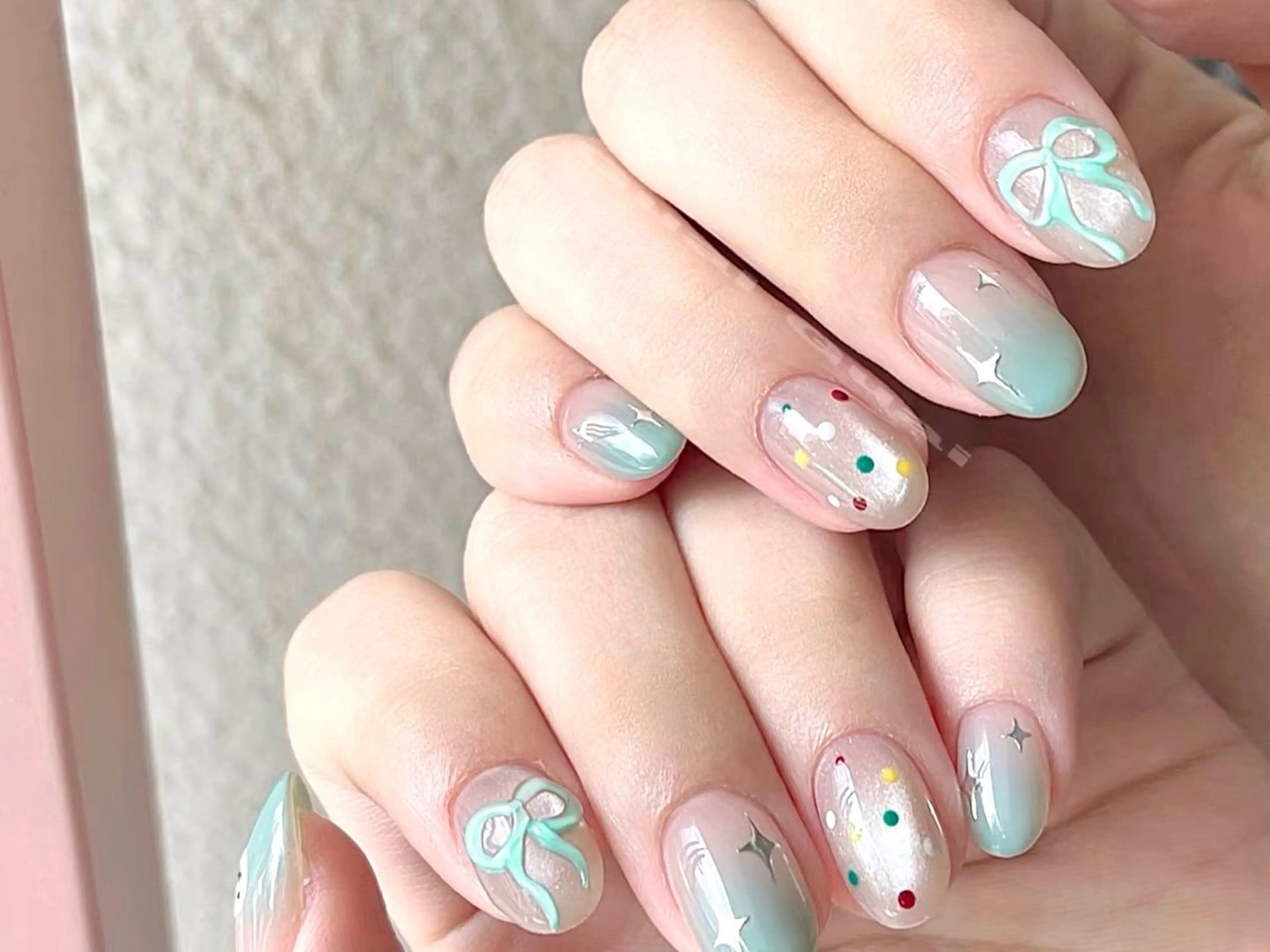 ネイル ドット ガーリー グリーン キラキラネイル ラメ(グリッター) ハンドネイル ハンドケア DarkHoney 池袋店のネイルデザイン