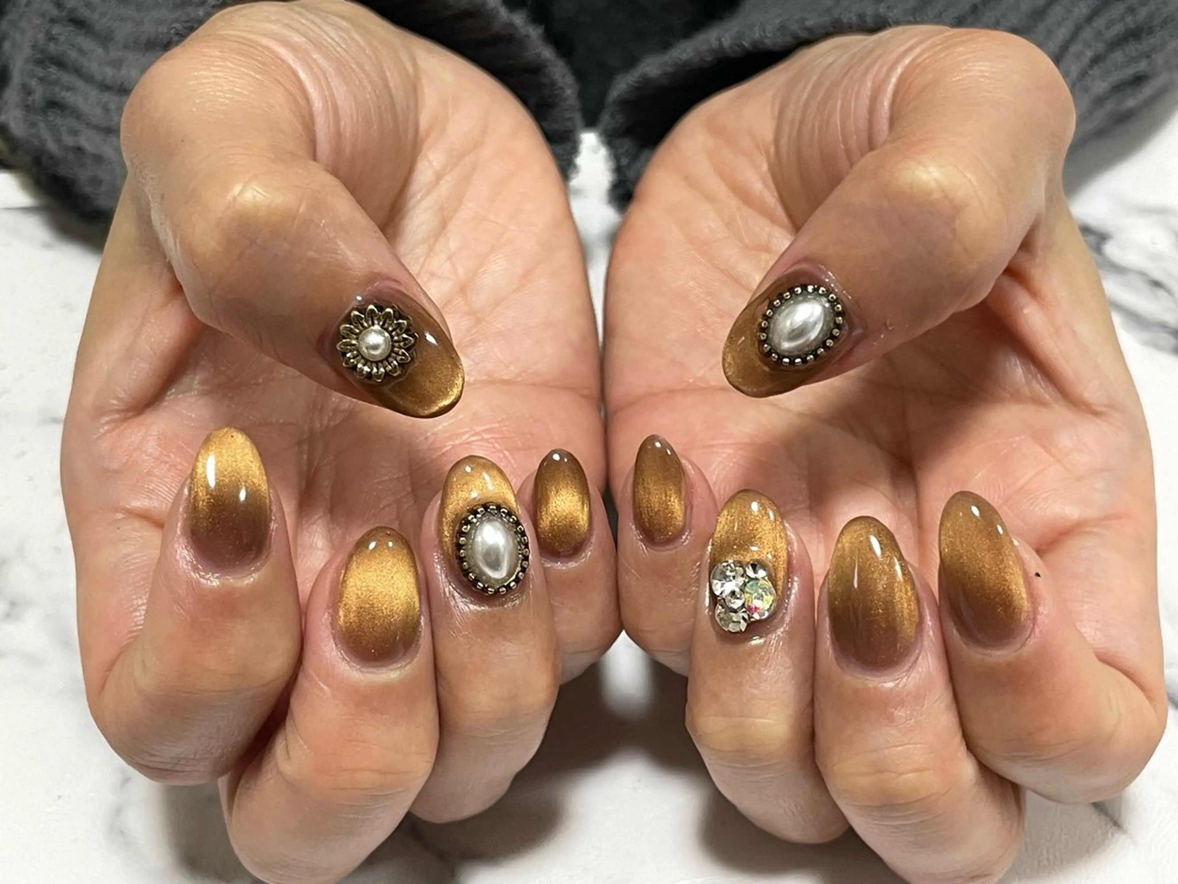 ネイル アートネイル フラッシュネイル ラメ(グリッター) マグネットネイル シルバー ハンドネイル ハンドケア ♡Bivi♡自爪に 優しいネイルサロンのネイルデザイン